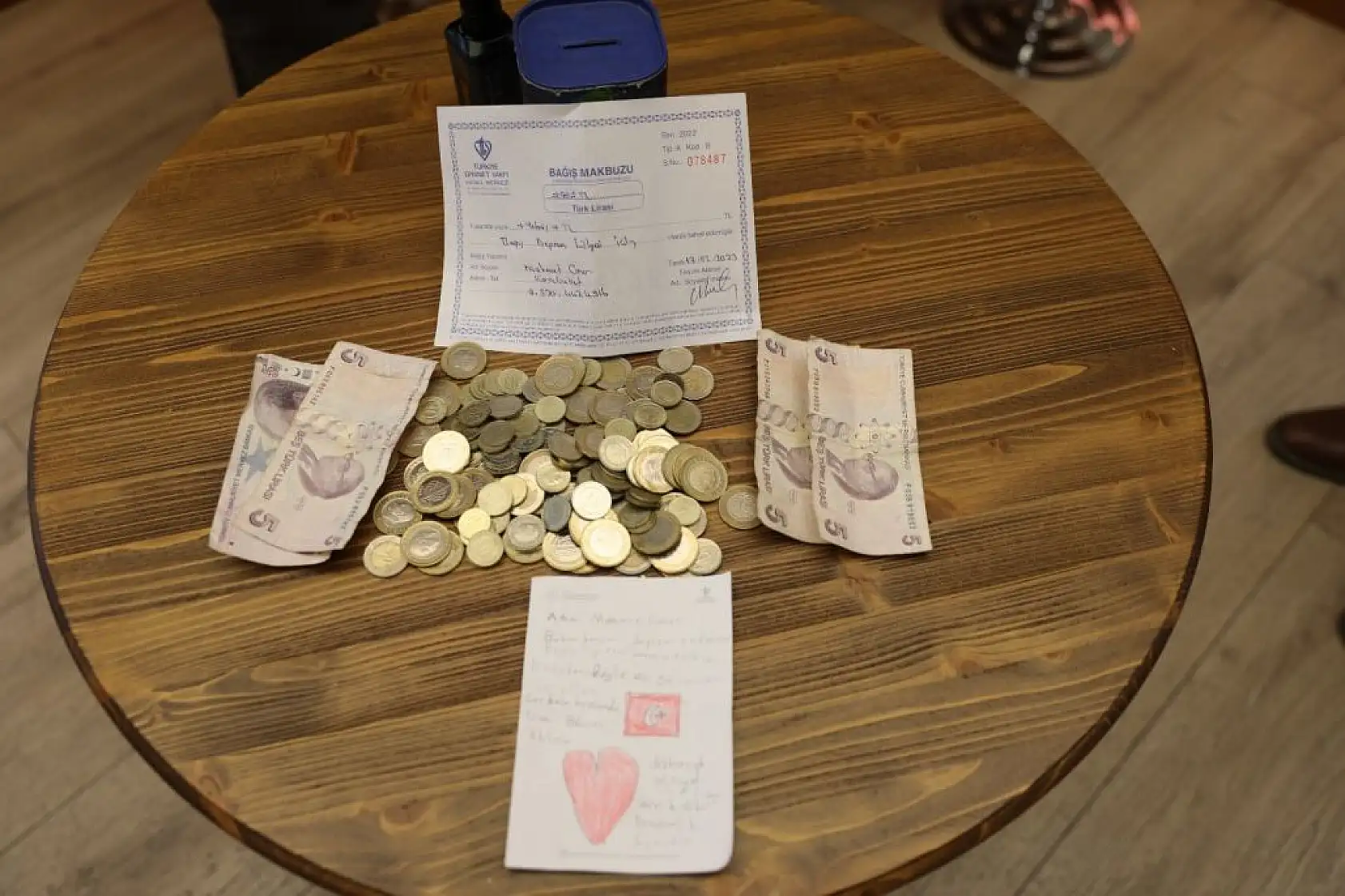 Bilgisayardan vazgeçti, parasını depremzedelere gönderdi