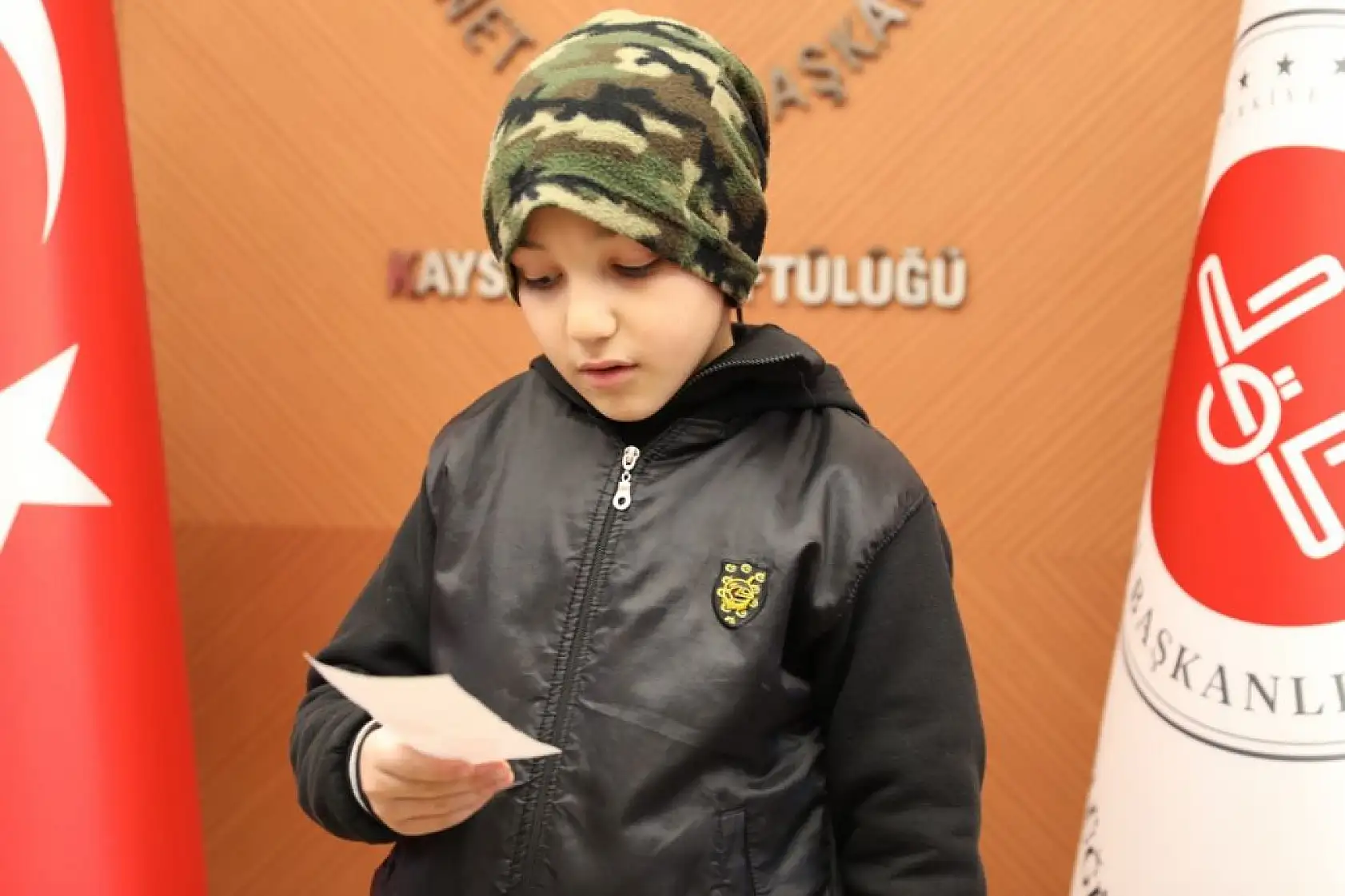 Bilgisayardan vazgeçti, parasını depremzedelere gönderdi