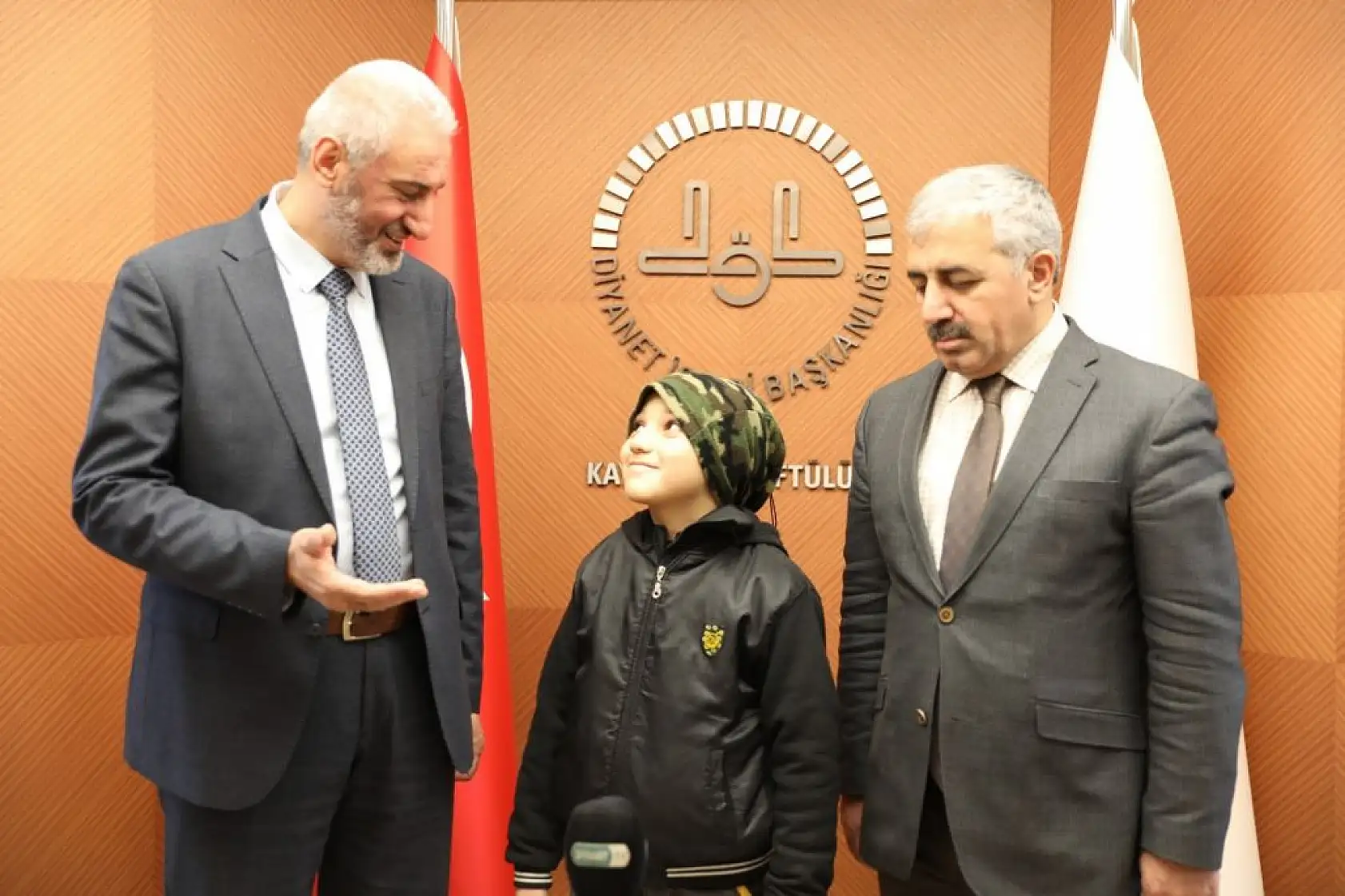 Bilgisayardan vazgeçti, parasını depremzedelere gönderdi