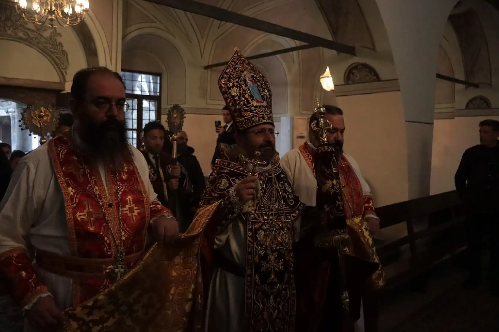 Miçing ayininde depremzedelere dua