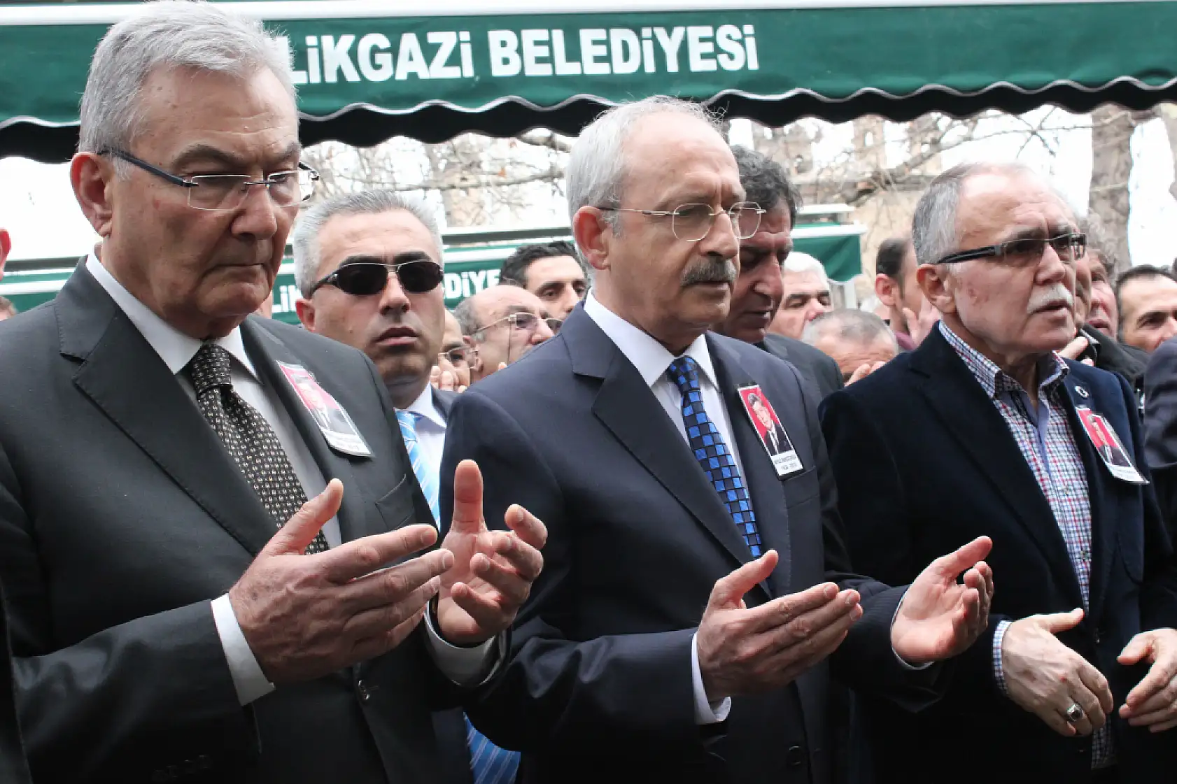 Kayseri'de 13 yıl önce 'Efsane Başkanın' cenaze töreninde neler yaşandı! İşte o tarihi günden geriye kalan fotoğraflar