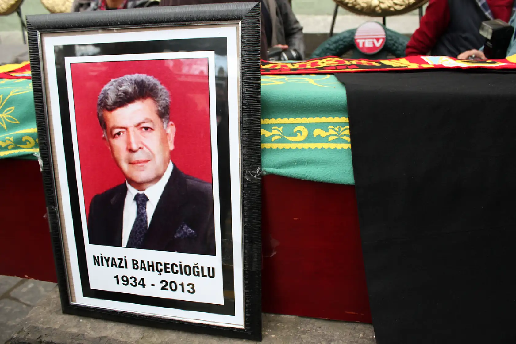 Kayseri'de 13 yıl önce 'Efsane Başkanın' cenaze töreninde neler yaşandı! İşte o tarihi günden geriye kalan fotoğraflar