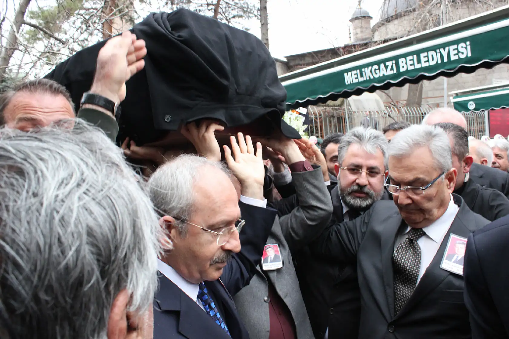 Kayseri'de 13 yıl önce 'Efsane Başkanın' cenaze töreninde neler yaşandı! İşte o tarihi günden geriye kalan fotoğraflar