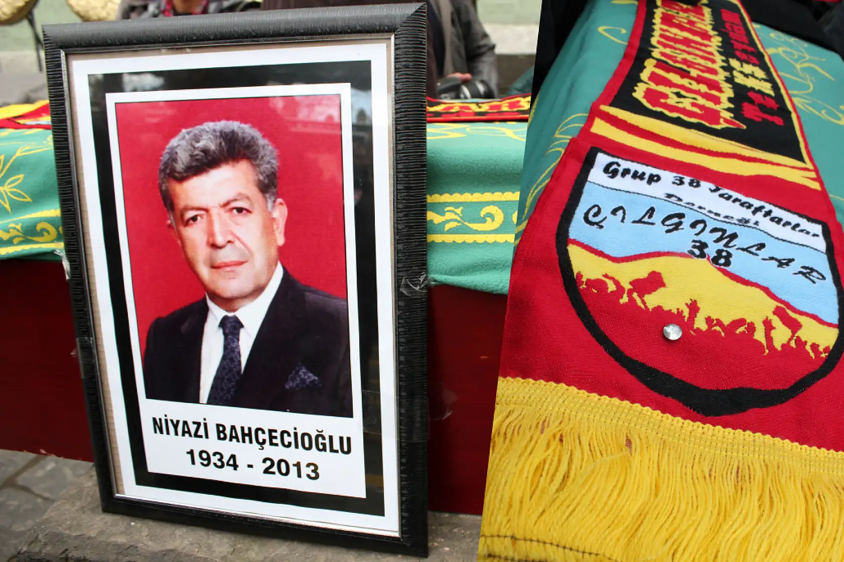 Kayseri'de 13 yıl önce 'Efsane Başkanın' cenaze töreninde neler yaşandı! İşte o tarihi günden geriye kalan fotoğraflar