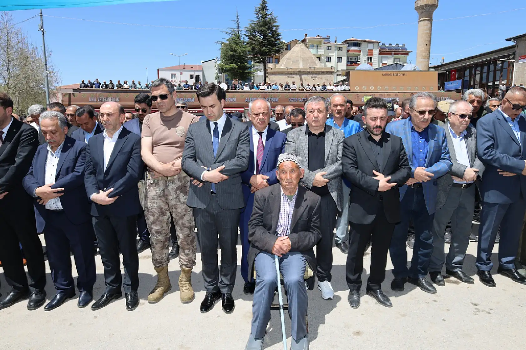 Kayserili iş adamının cenaze töreninde dikkat çeken görüntüler! Kayserispor'un eski Başkanı da günler sonra ilk kez ortaya çıktı