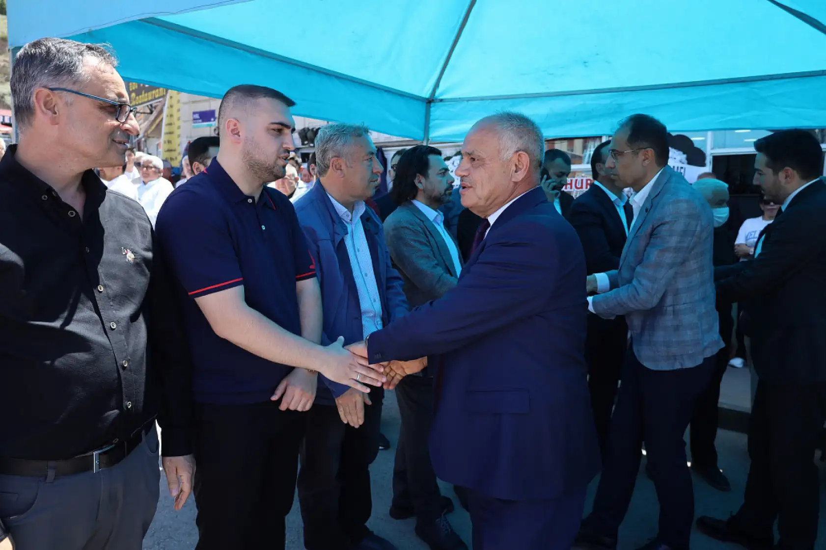 Kayserili iş adamının cenaze töreninde dikkat çeken görüntüler! Kayserispor'un eski Başkanı da günler sonra ilk kez ortaya çıktı