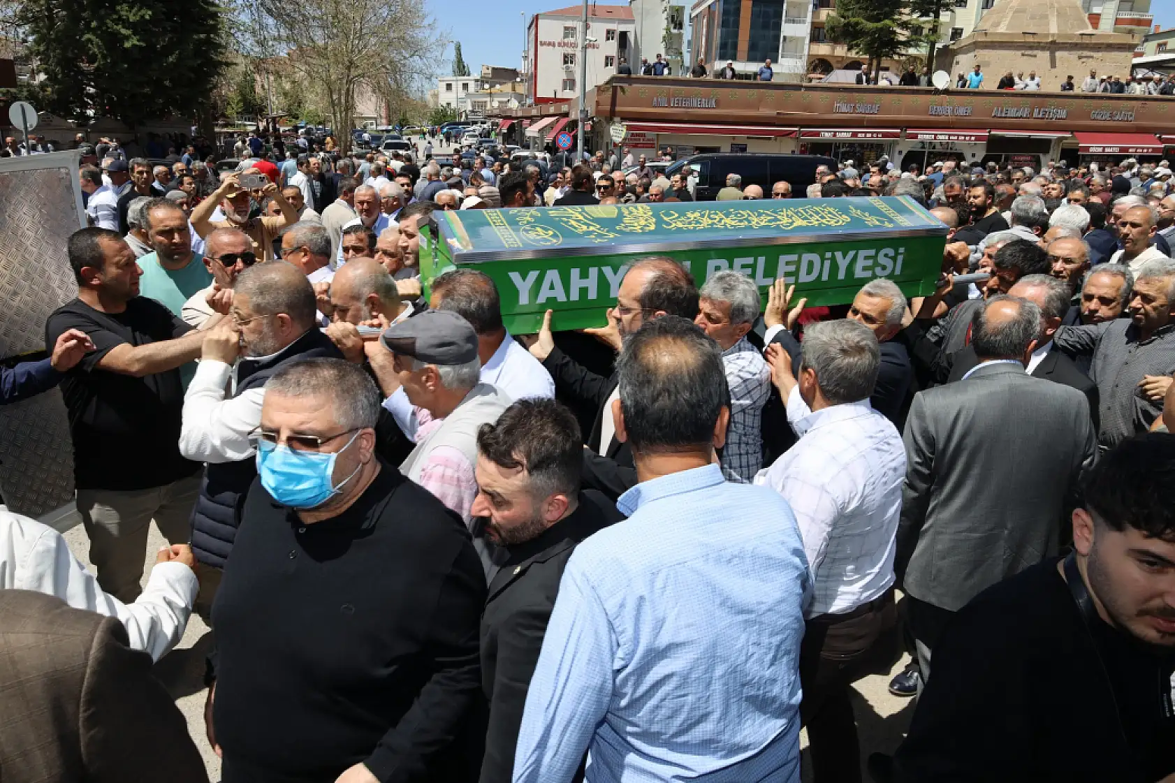 Kayserili iş adamının cenaze töreninde dikkat çeken görüntüler! Kayserispor'un eski Başkanı da günler sonra ilk kez ortaya çıktı