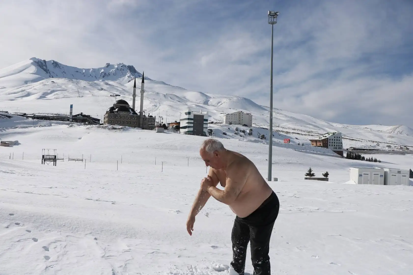 Kayseri'de görenler dondu kaldı! Erciyes'te eksi 5 derece bakın ne oldu?
