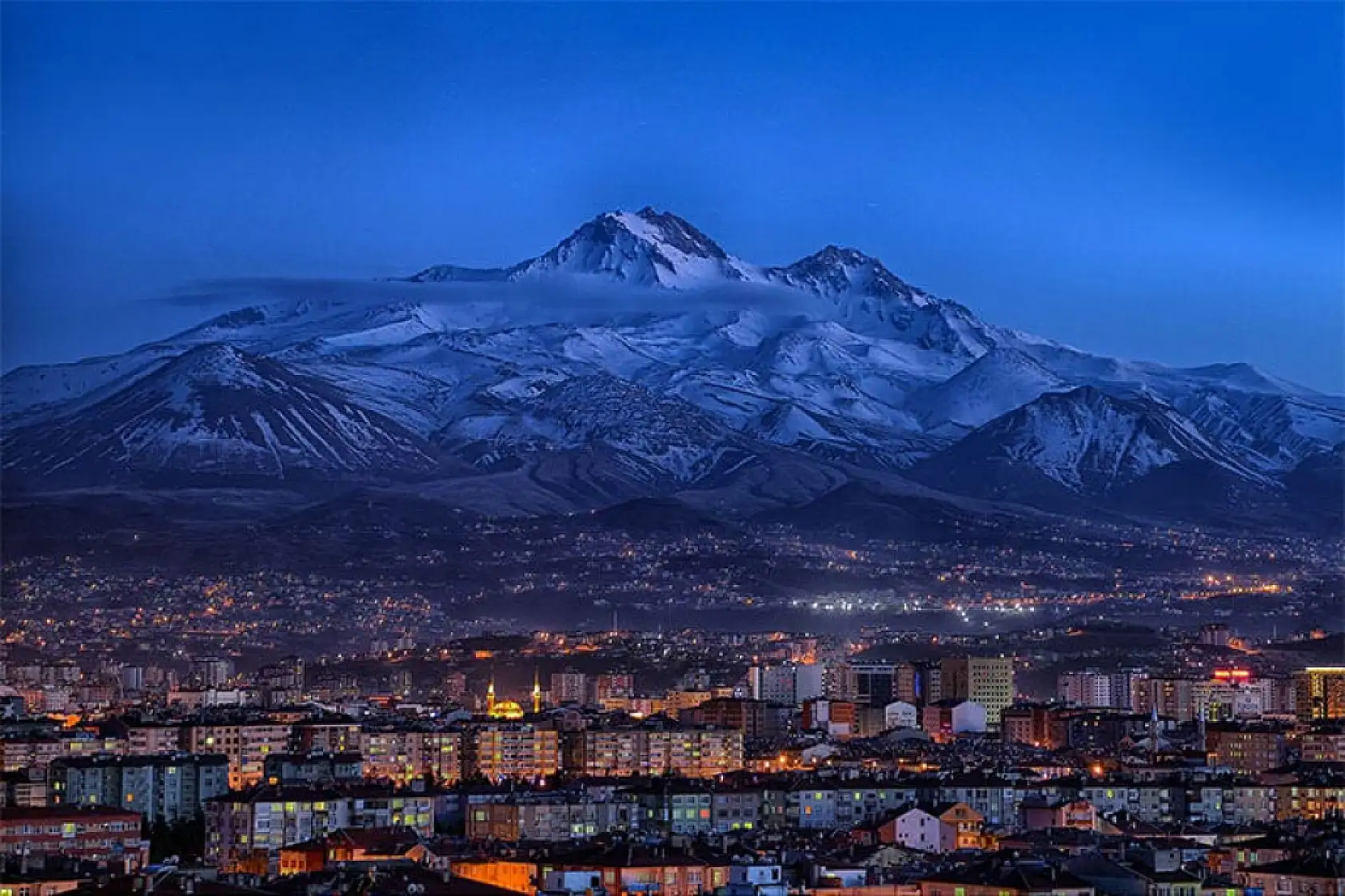 Bu haber Erciyes'in zirvesini görmeyenler için. İşte Erciyes'in zirvesinden fotoğraflar…