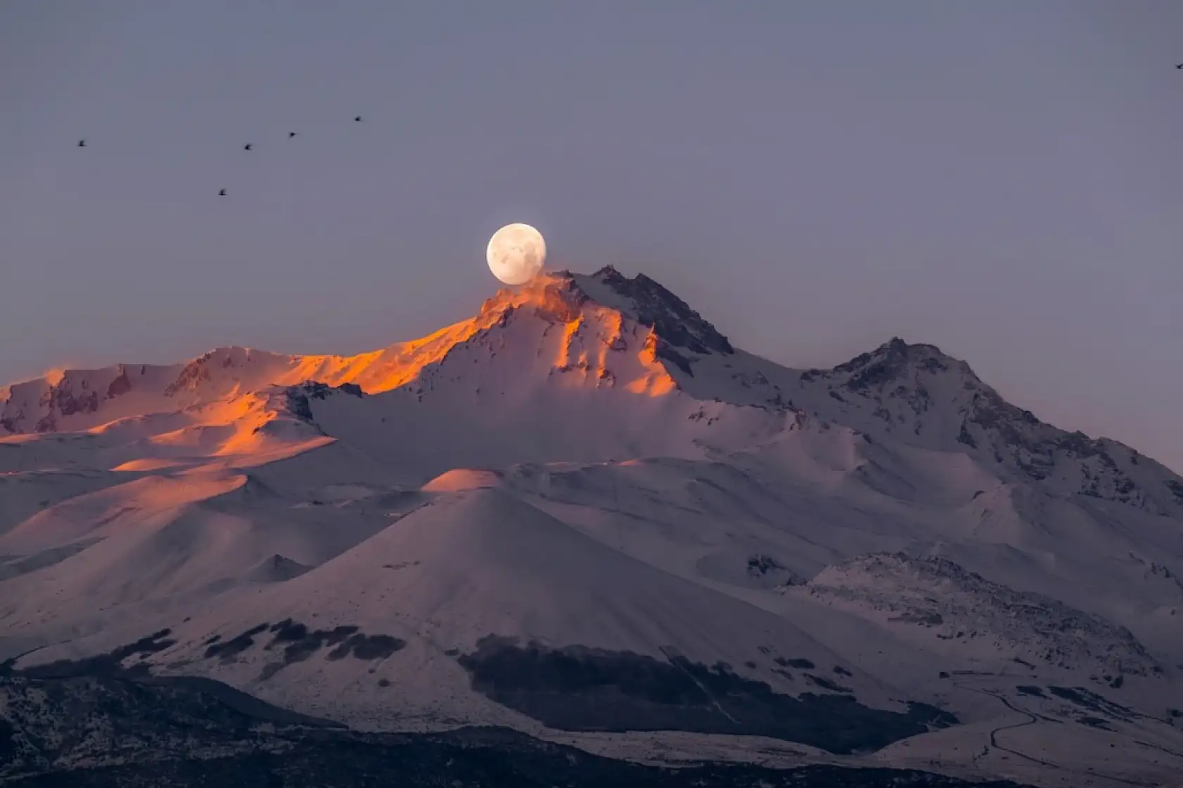 Kayseri'de bu manzarayı görenler telefona sarıldı! Ay ile birleşti