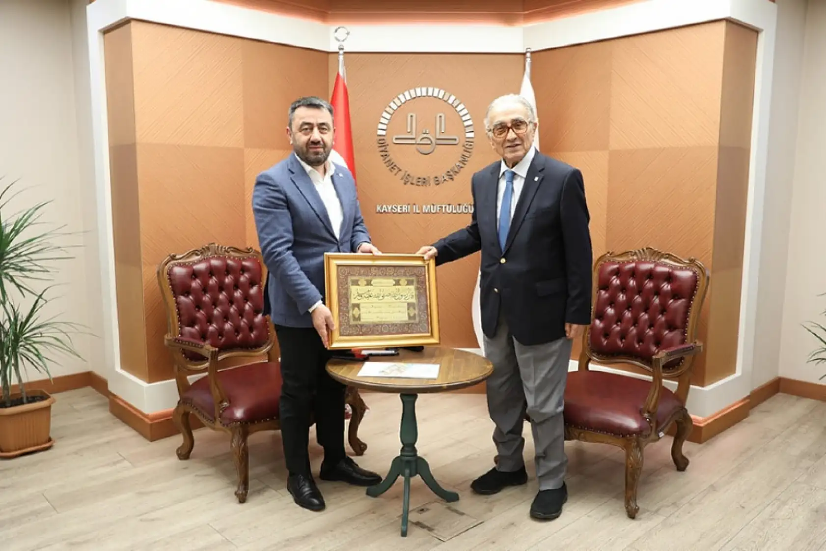 Kayseri'ye 700 milyonluk camii sözü vermişti! İstanbul'daki milyonluk arsası ile de konuşulan o iş adamı bakın nerede görüldü