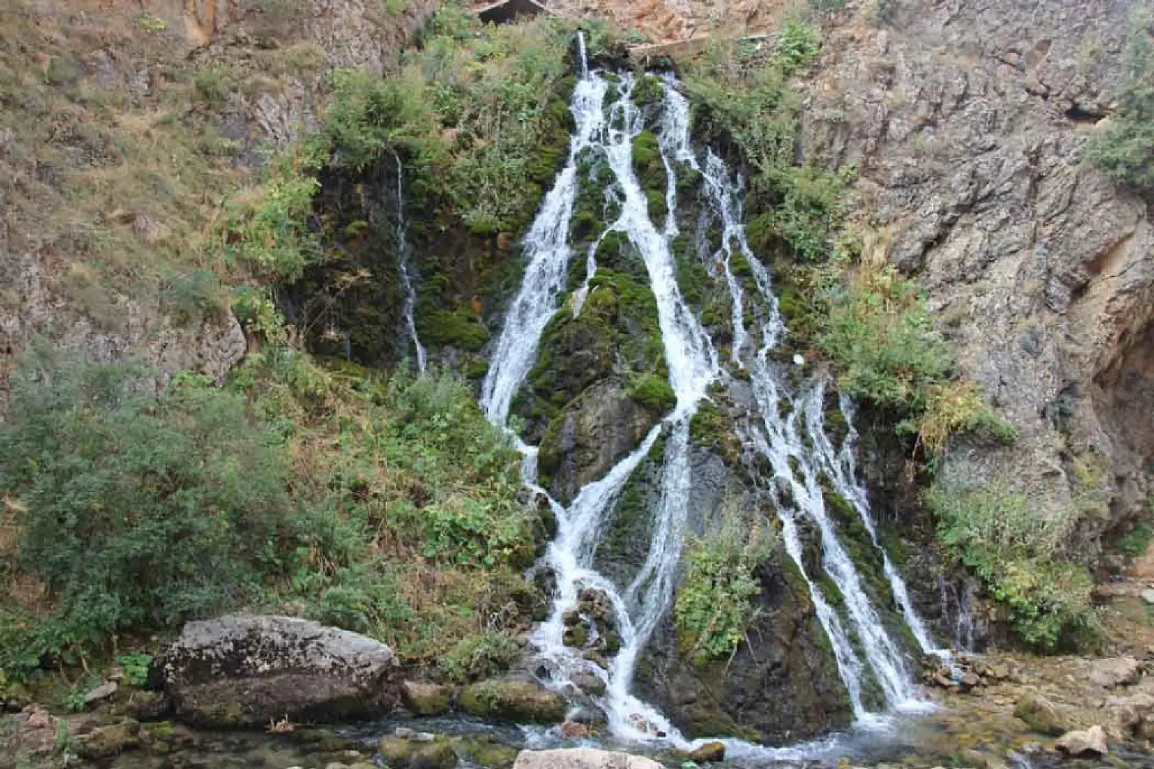 Kayseri'de depremde kuruyan şelalede dikkat çeken görüntü