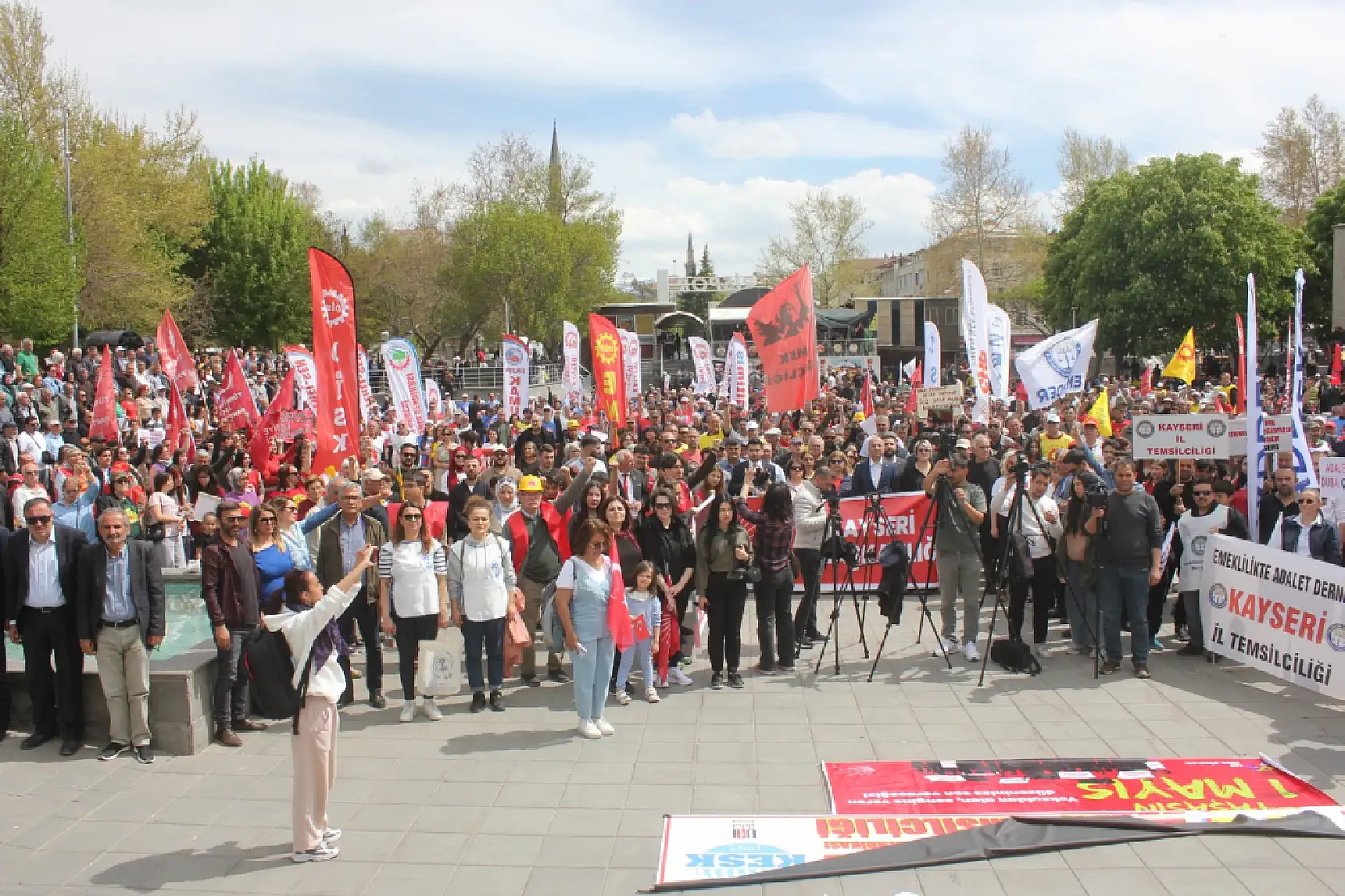 Kayseri'deki 1 Mayıs kutlamalarından renkli görüntüler