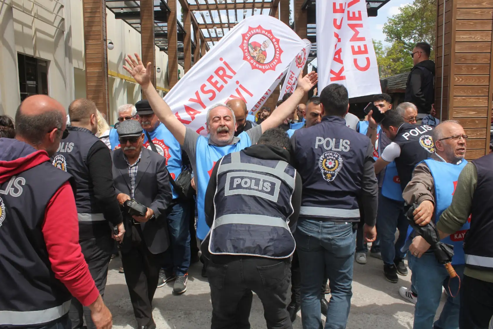 Kayseri'deki 1 Mayıs kutlamalarından renkli görüntüler