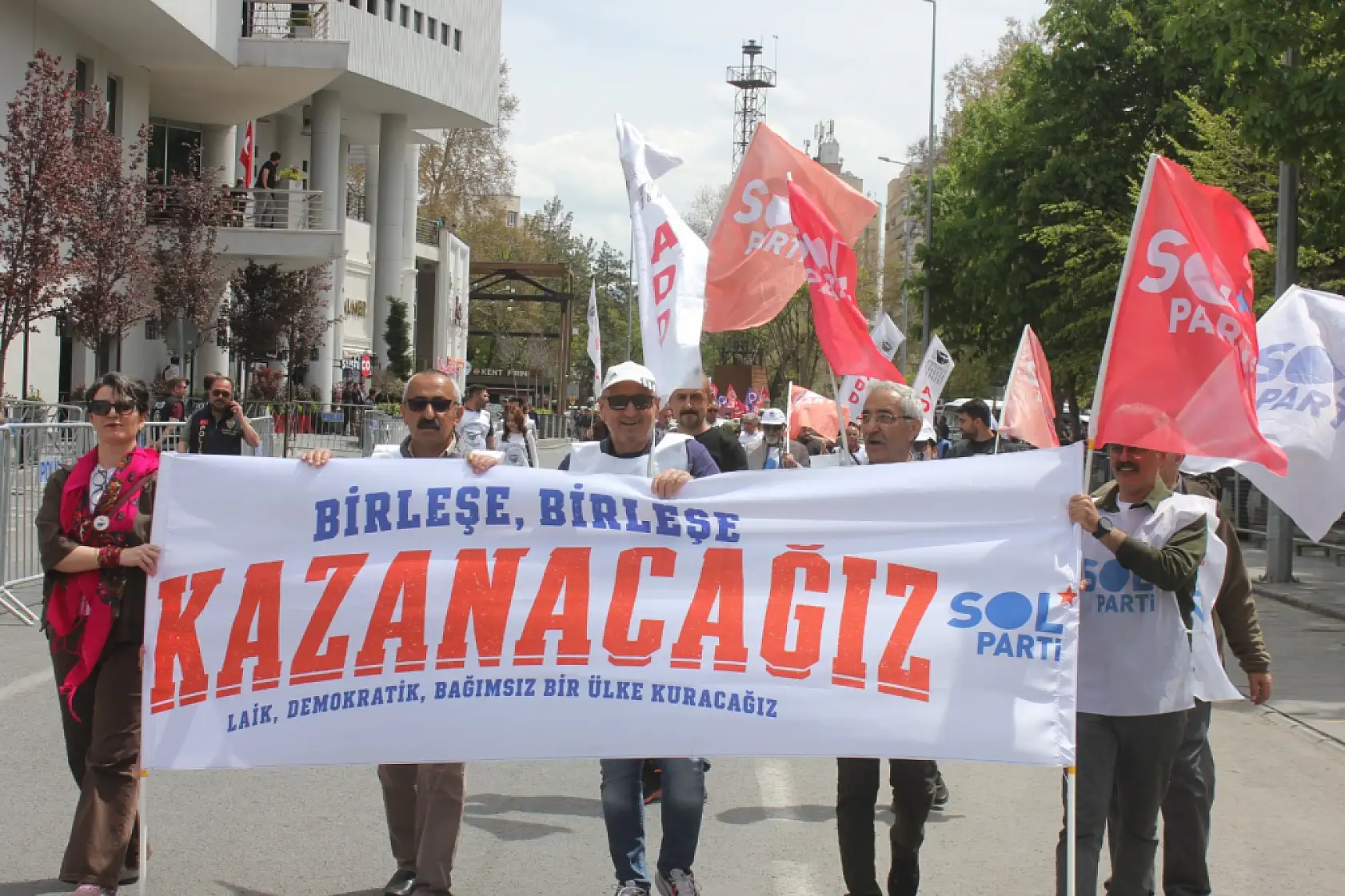 Kayseri'deki 1 Mayıs kutlamalarından renkli görüntüler