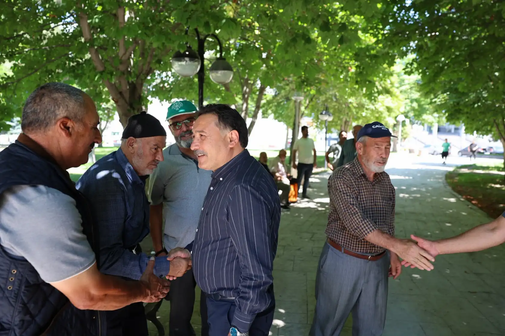 Vali Çiçek Kayseri sokaklarında sorunları dinledi