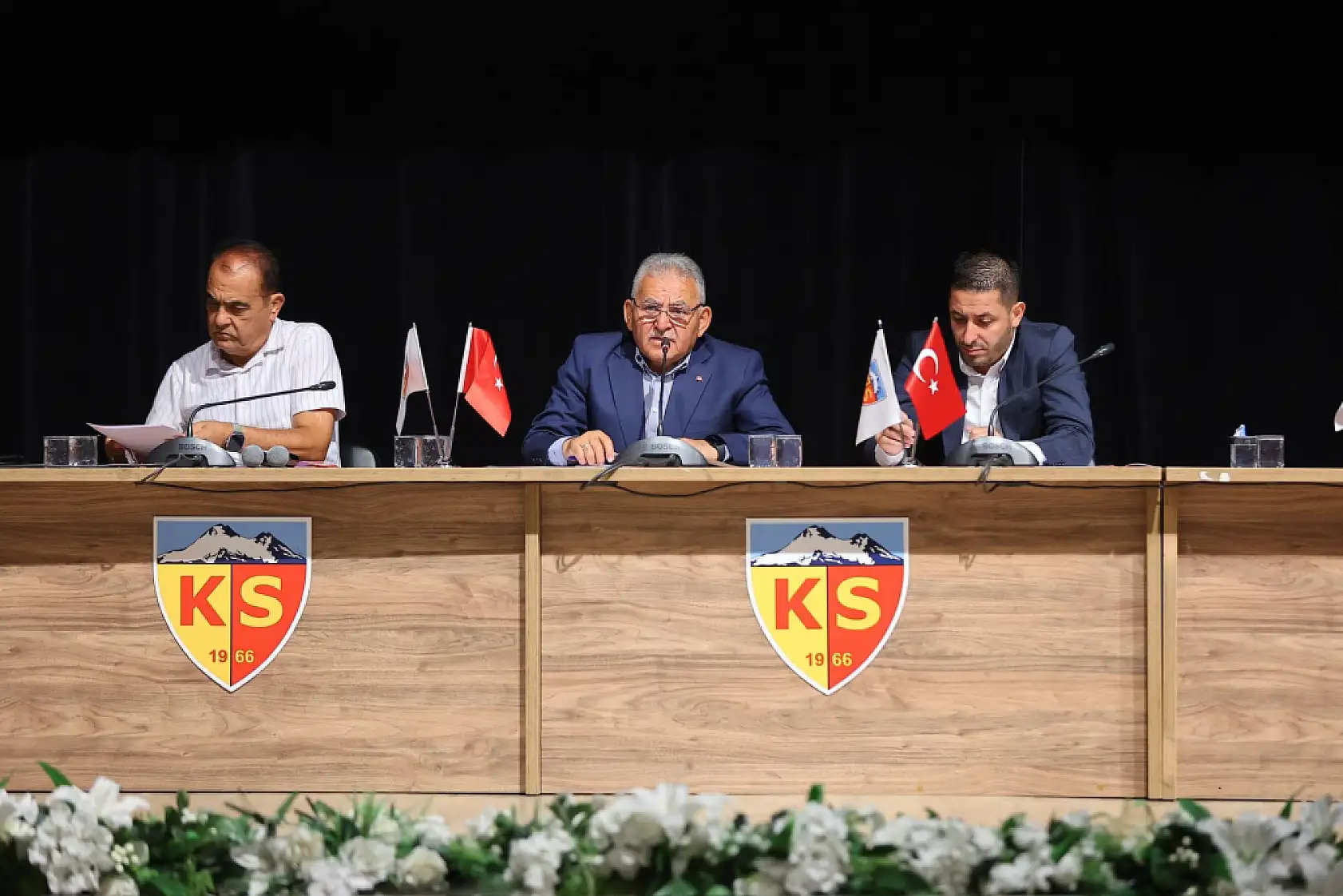 Kayseri bunu konuşuyor! Başkan Çamlı'nın yardımları kestiler dediği kişiler kim? Kayserispor'a bunu kim ya da kimler yaptı?