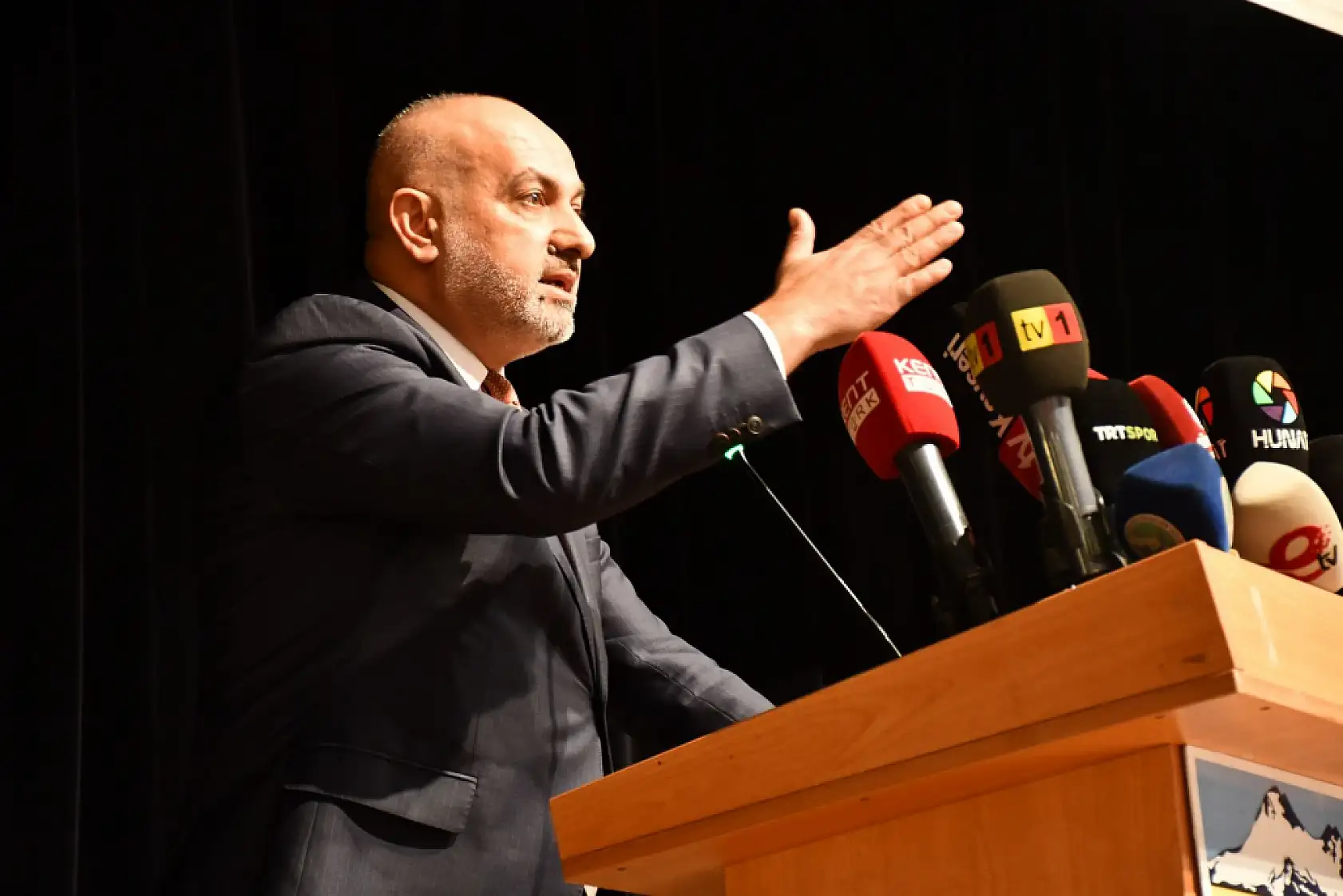 Kayseri bunu konuşuyor! Başkan Çamlı'nın yardımları kestiler dediği kişiler kim? Kayserispor'a bunu kim ya da kimler yaptı?