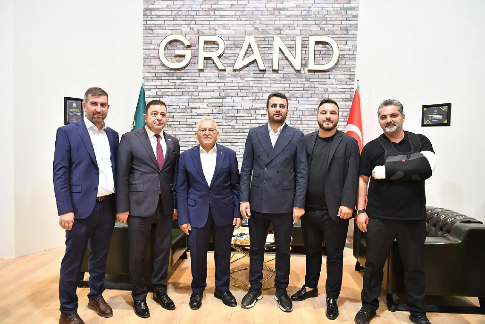 Kaza sonrası AK Parti il Başkanı ilk kez objektiflere yansıdı! İşte yaralı Başkan