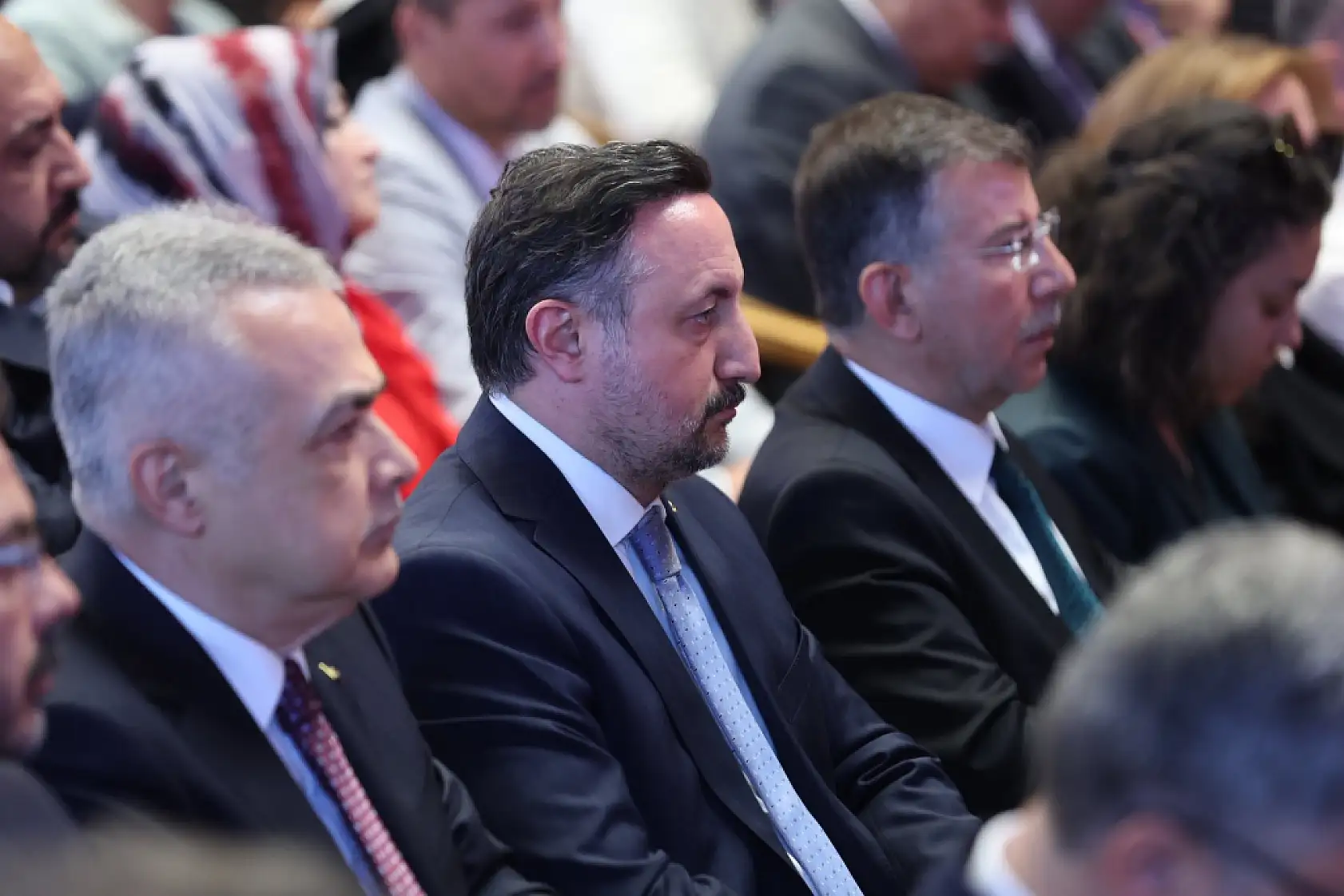 Kayseri'nin eski, İstanbul'un yeni vekili yeni imajıyla dikkat çekti! Önceki ve sonraki fotoğraflar arasındaki farkı bulun