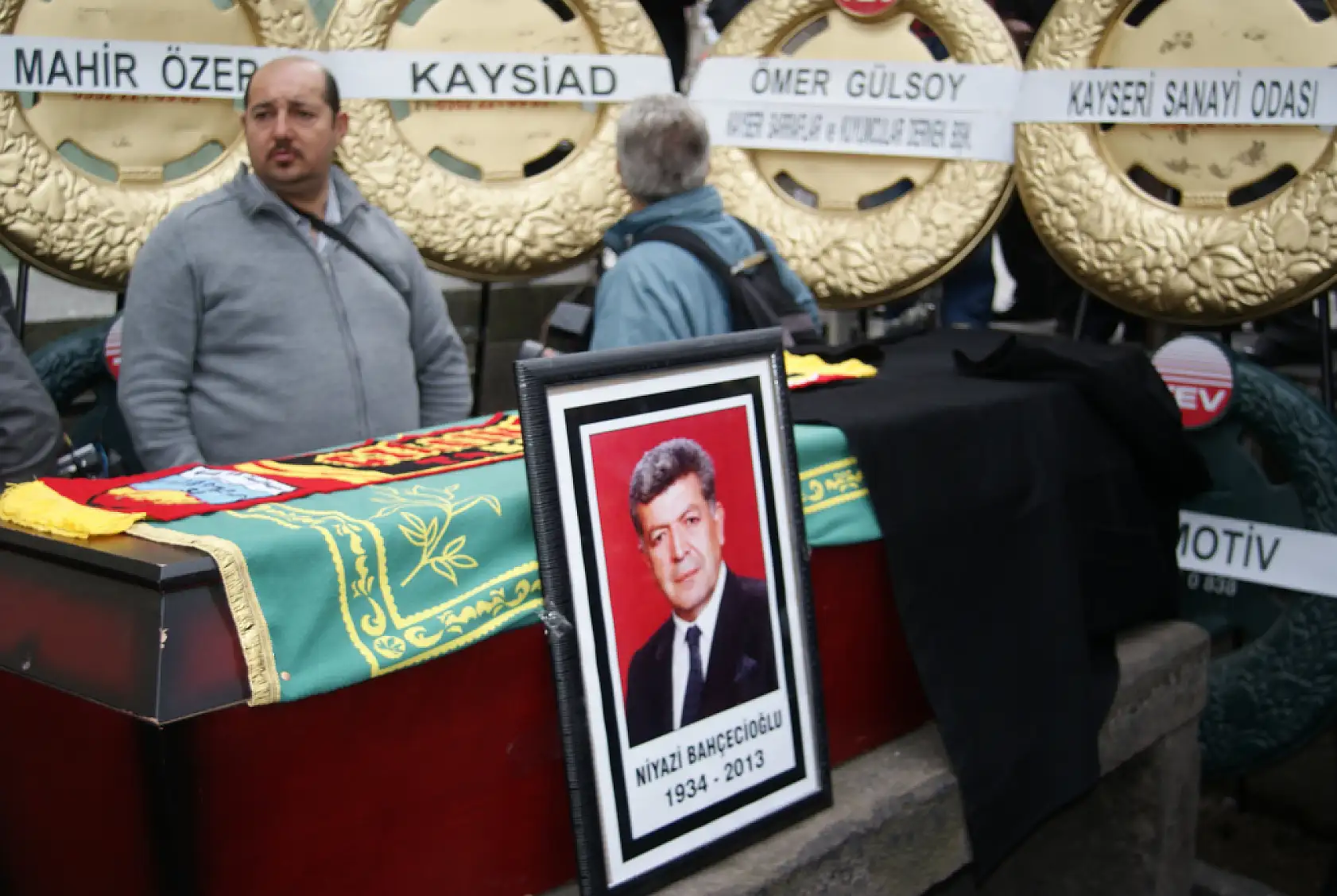 Kayseri'de 13 yıl önce 'Efsane Başkanın' cenaze töreninde neler yaşandı! İşte o tarihi günden geriye kalan fotoğraflar
