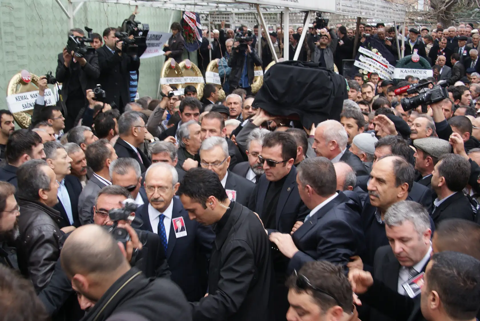 Kayseri'de 13 yıl önce 'Efsane Başkanın' cenaze töreninde neler yaşandı! İşte o tarihi günden geriye kalan fotoğraflar