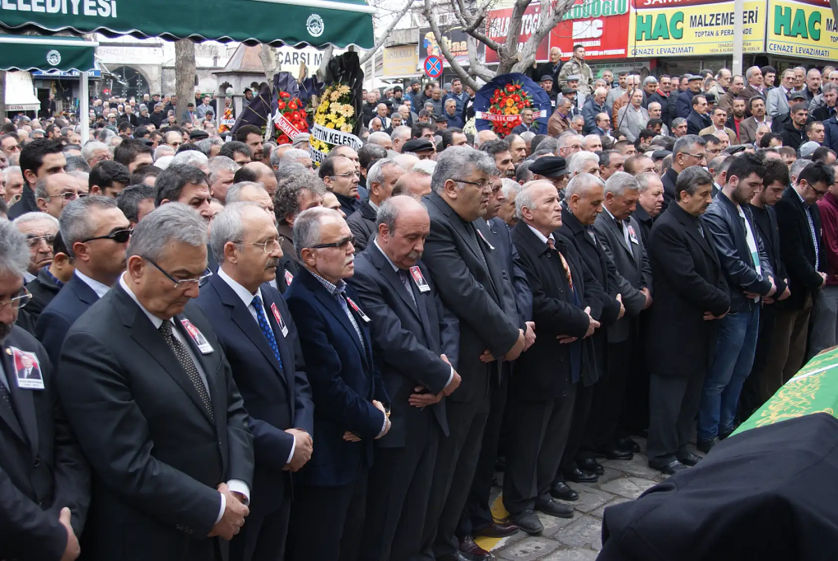 Kayseri'de 13 yıl önce 'Efsane Başkanın' cenaze töreninde neler yaşandı! İşte o tarihi günden geriye kalan fotoğraflar
