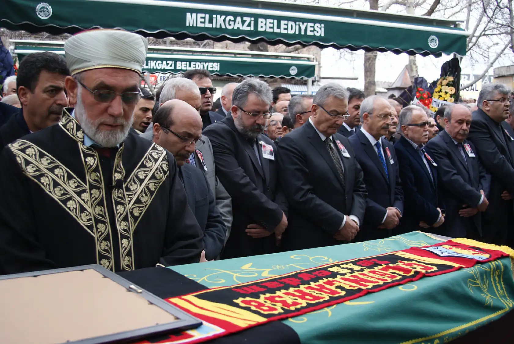 Kayseri'de 13 yıl önce 'Efsane Başkanın' cenaze töreninde neler yaşandı! İşte o tarihi günden geriye kalan fotoğraflar