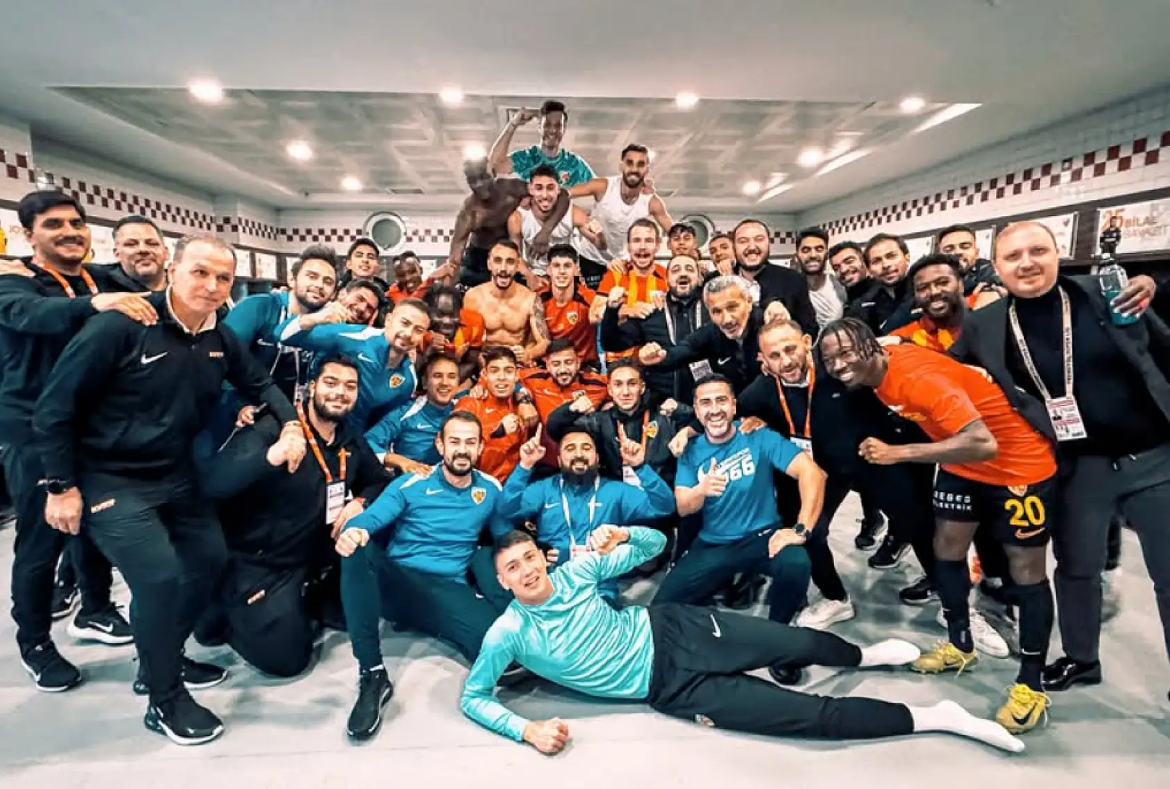 Kayserispor Teknik Direktörü Sinan Kaloğlu, kendisine yönelik taraftar protestosu ile ilgili net konuştu: Sabır kalmadı!