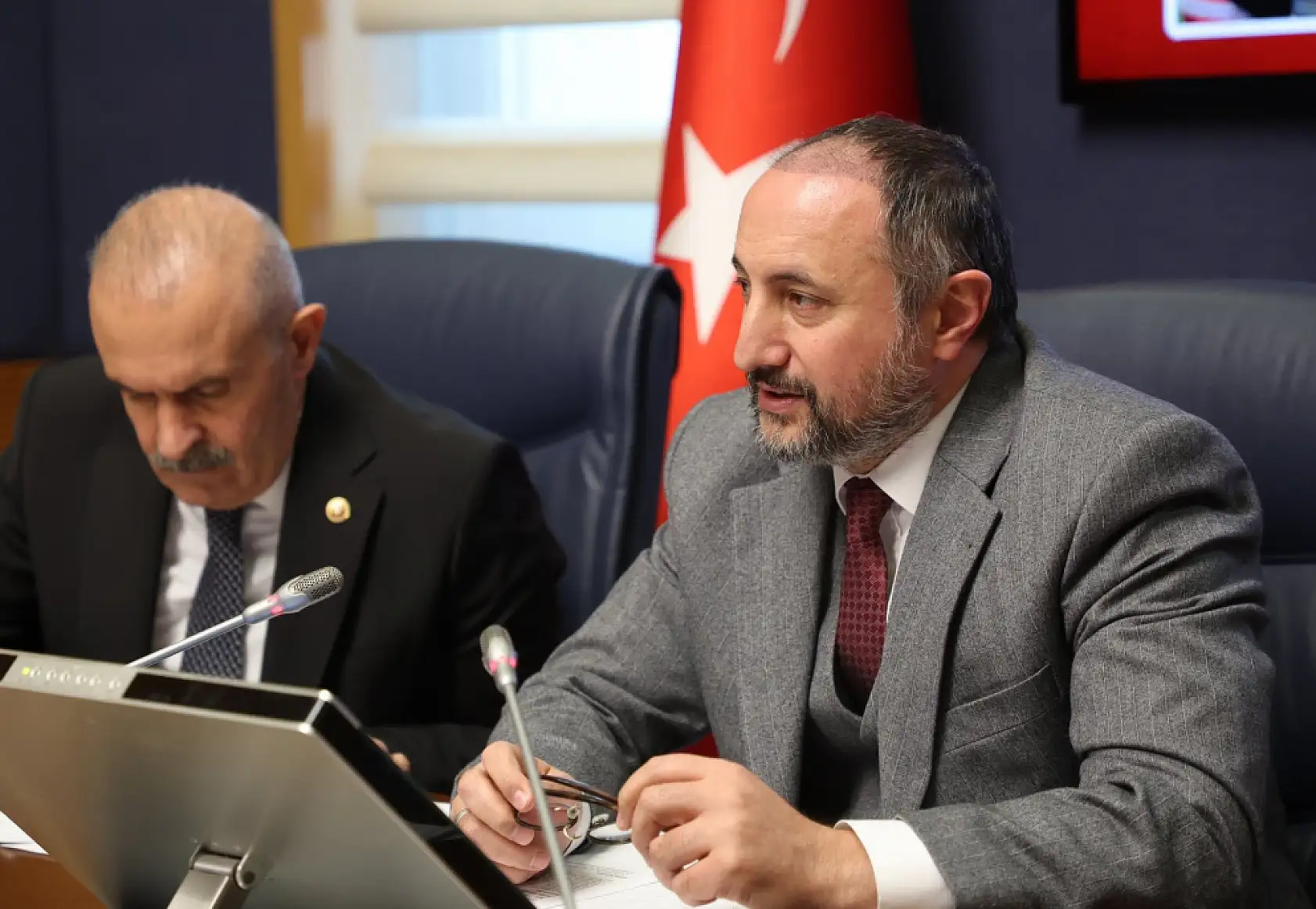 Kayseri'nin eski, İstanbul'un yeni vekili yeni imajıyla dikkat çekti! Önceki ve sonraki fotoğraflar arasındaki farkı bulun