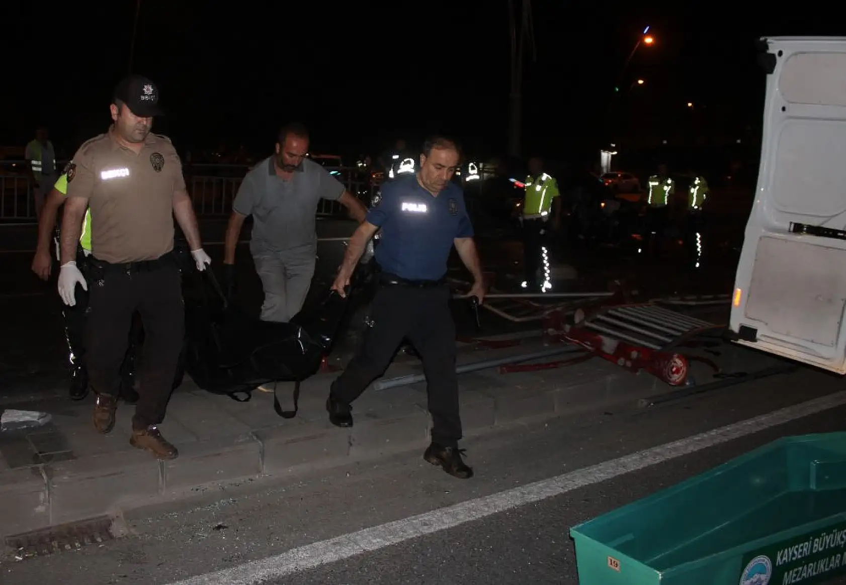 Feci kaza: 2 ölü, 2 yaralı