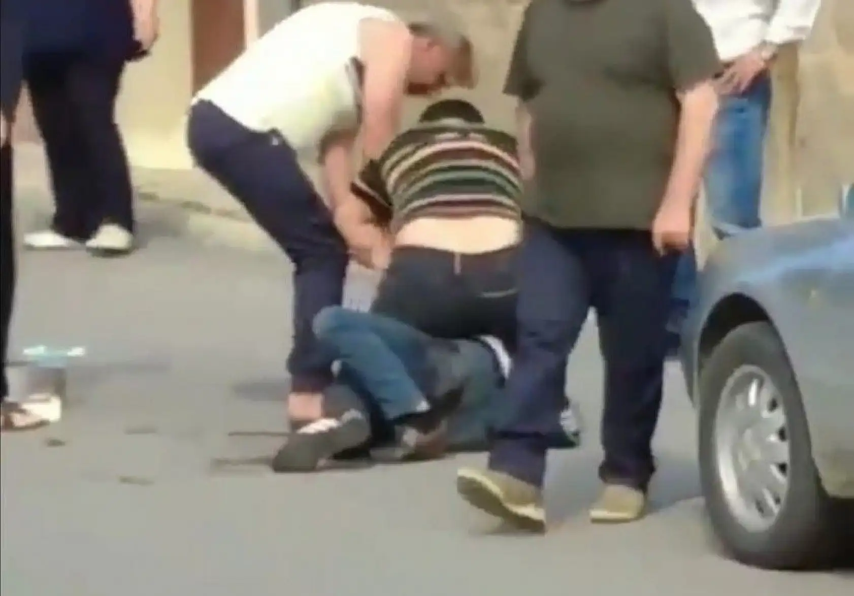 Doktor ile saldırganın boğuşması kameralara yansıdı