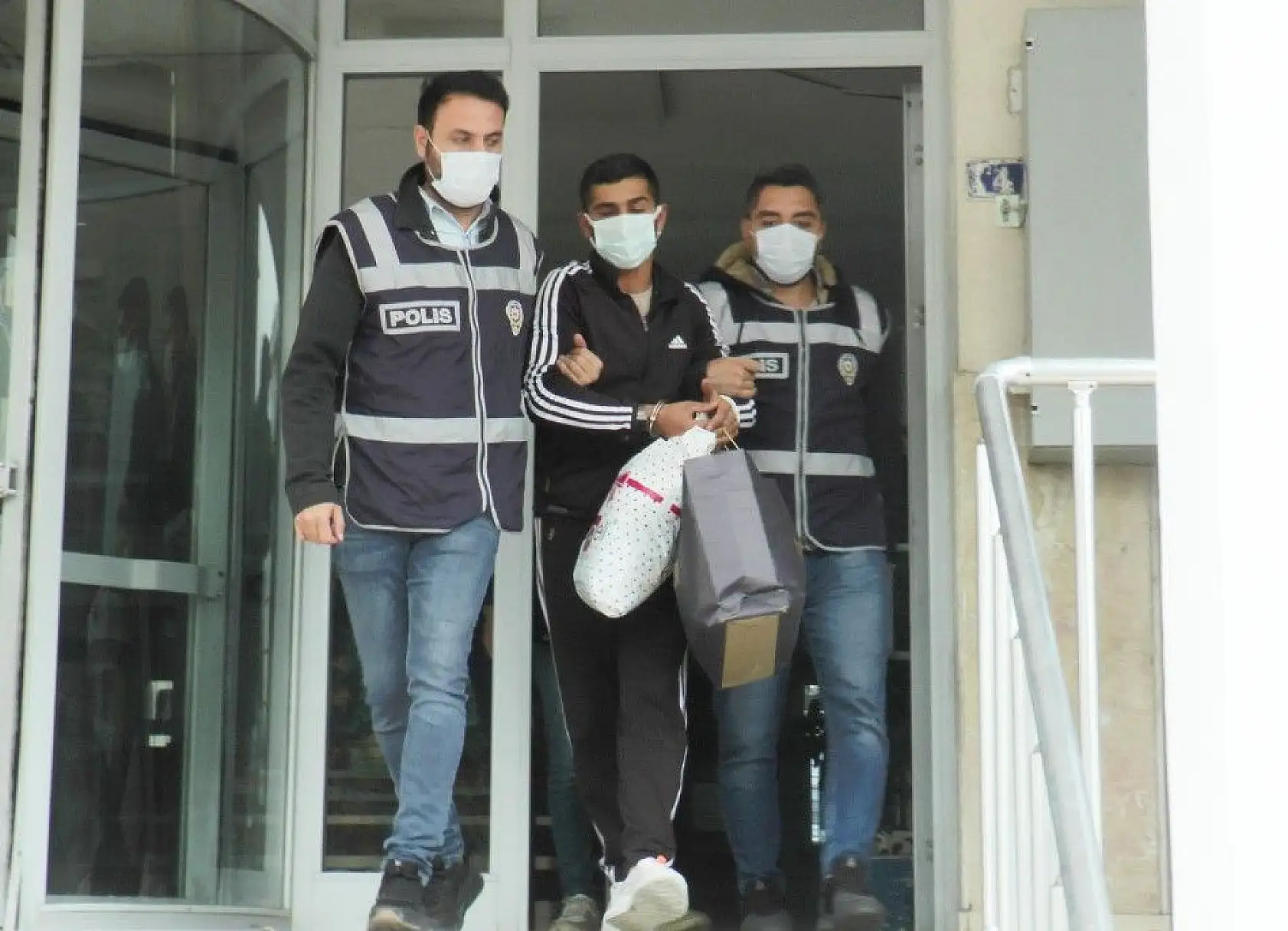 2 yıllık cezaevi firarisi müstakil evde yakalandı