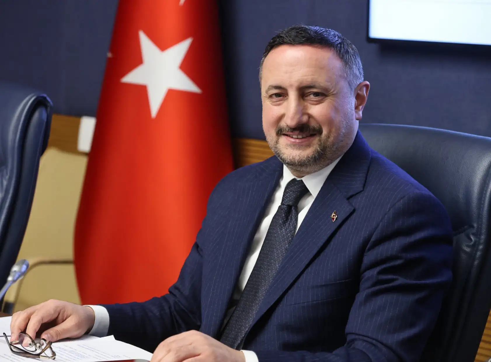 Kayseri'nin eski, İstanbul'un yeni vekili yeni imajıyla dikkat çekti! Önceki ve sonraki fotoğraflar arasındaki farkı bulun