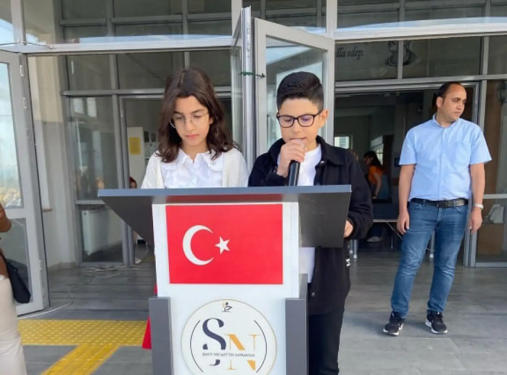 Kayseri'de o okuldaki 23 Nisan coşkusuna yağmur bile engel olamadı! Renkli görüntüler