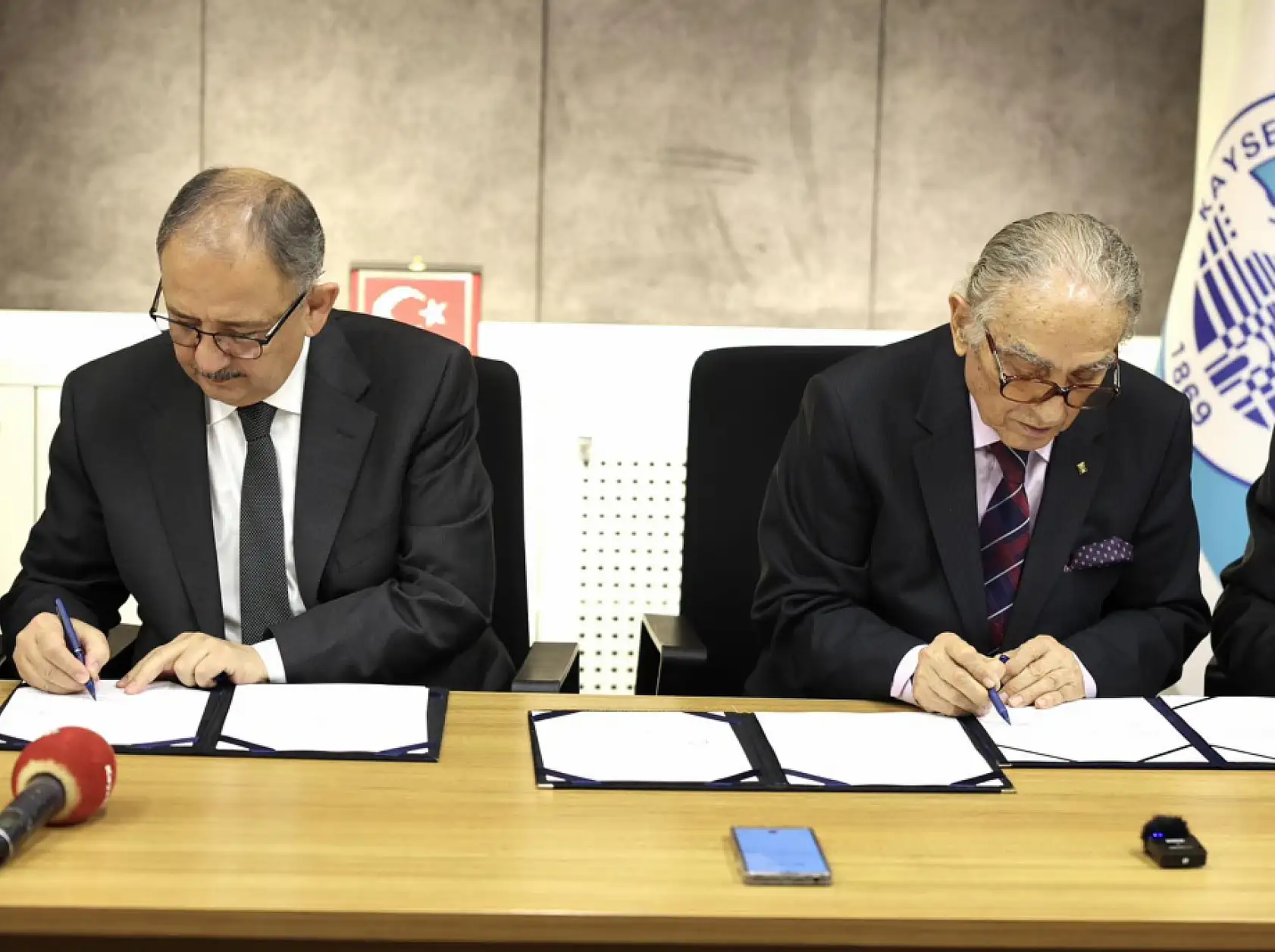 Kayseri'ye 700 milyonluk camii sözü vermişti! İstanbul'daki milyonluk arsası ile de konuşulan o iş adamı bakın nerede görüldü