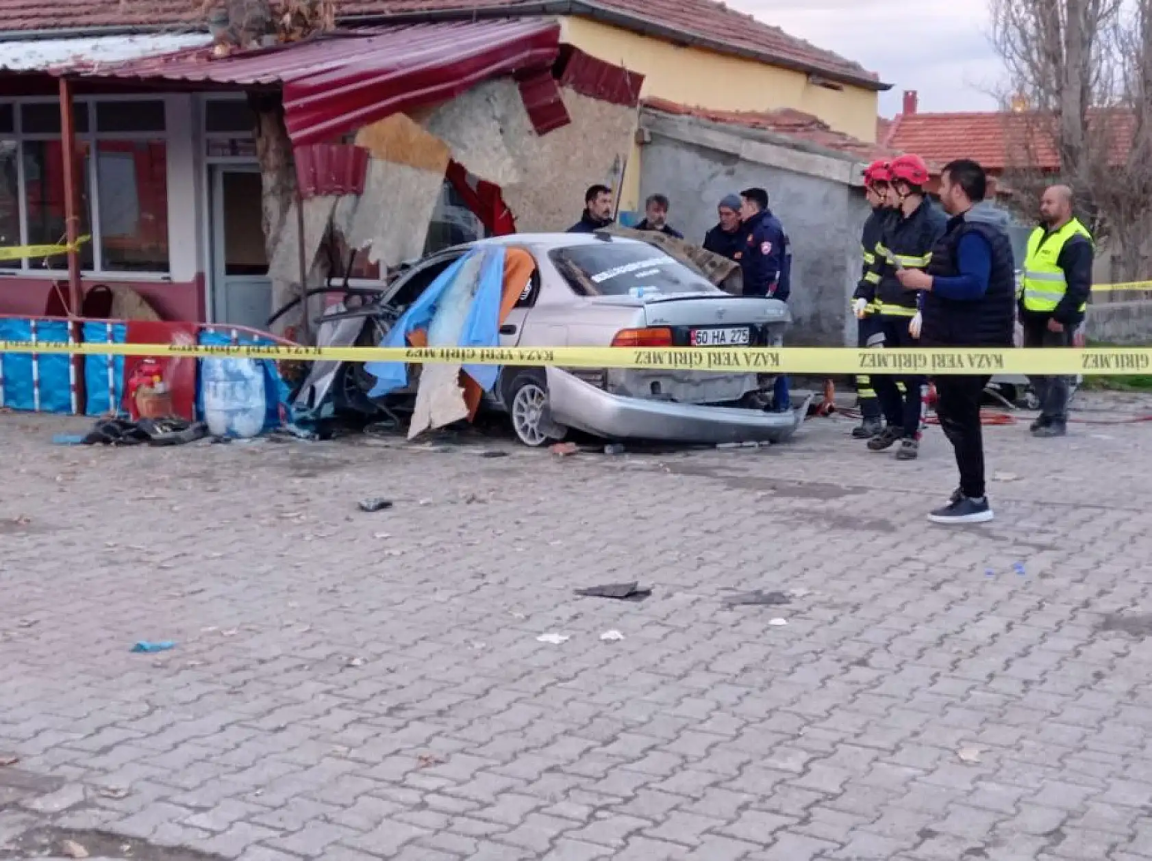 Feci kaza: 2 ölü, 2 yaralı