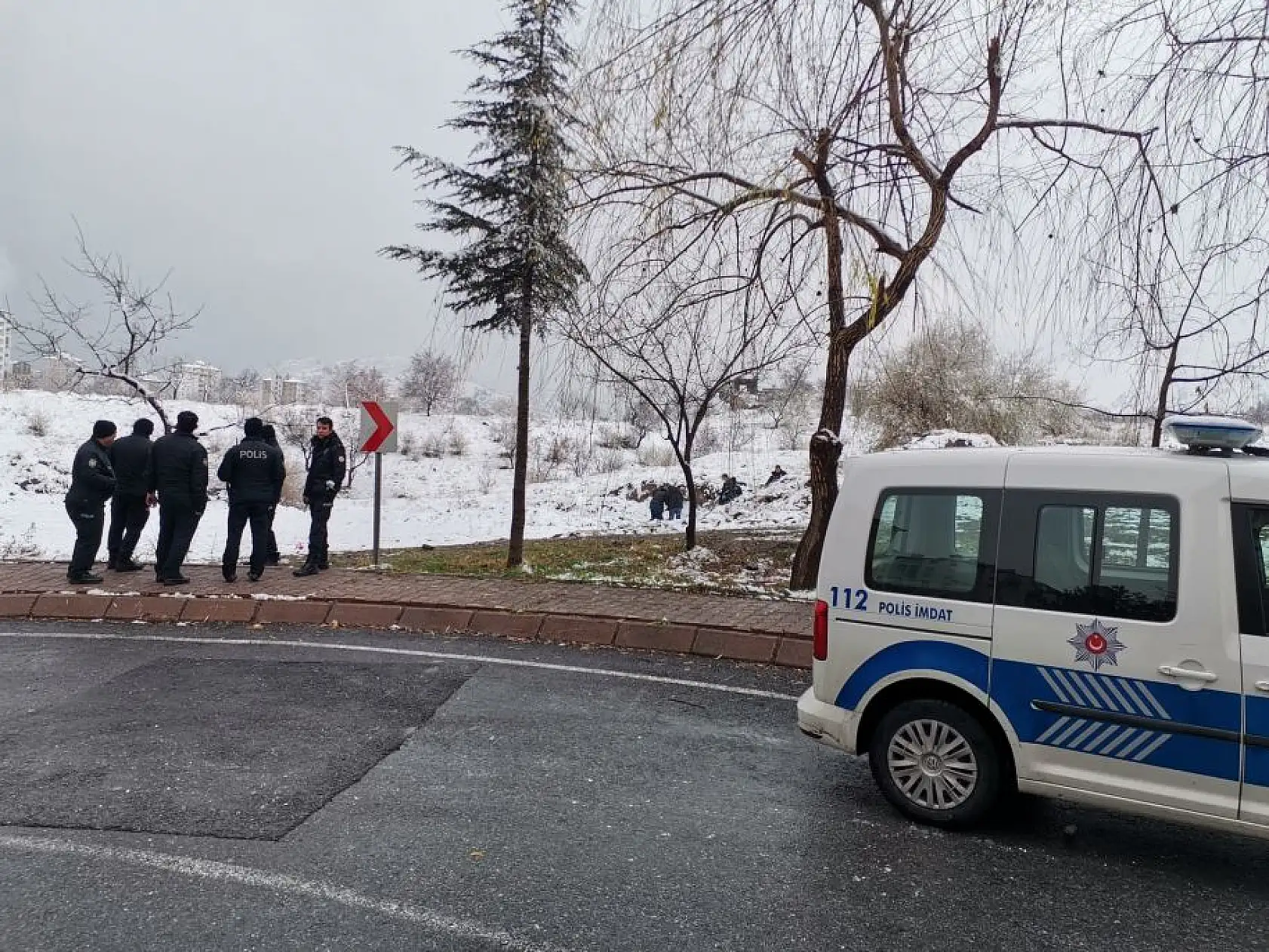 Boş arazide erkek cesedi bulundu