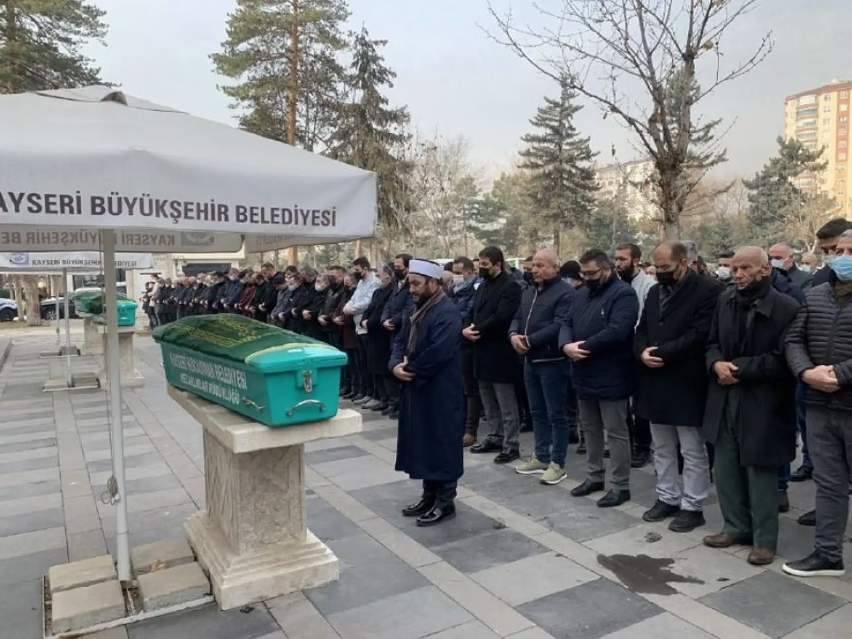 Cinayete kurban giden 3 kişi yan yana defnedildi