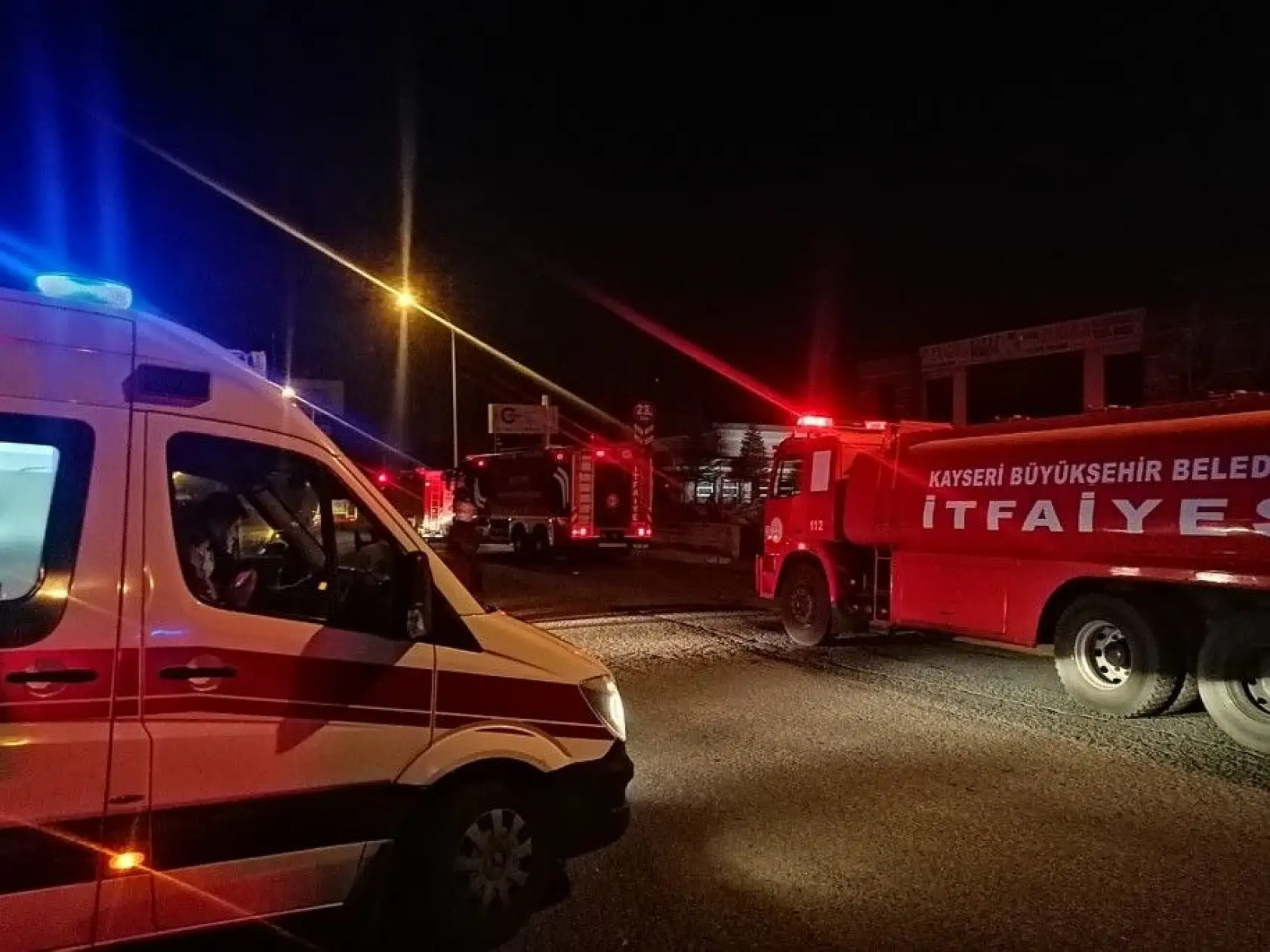 Mobilya ve elyaf fabrikasında yangın! Hasar büyük...