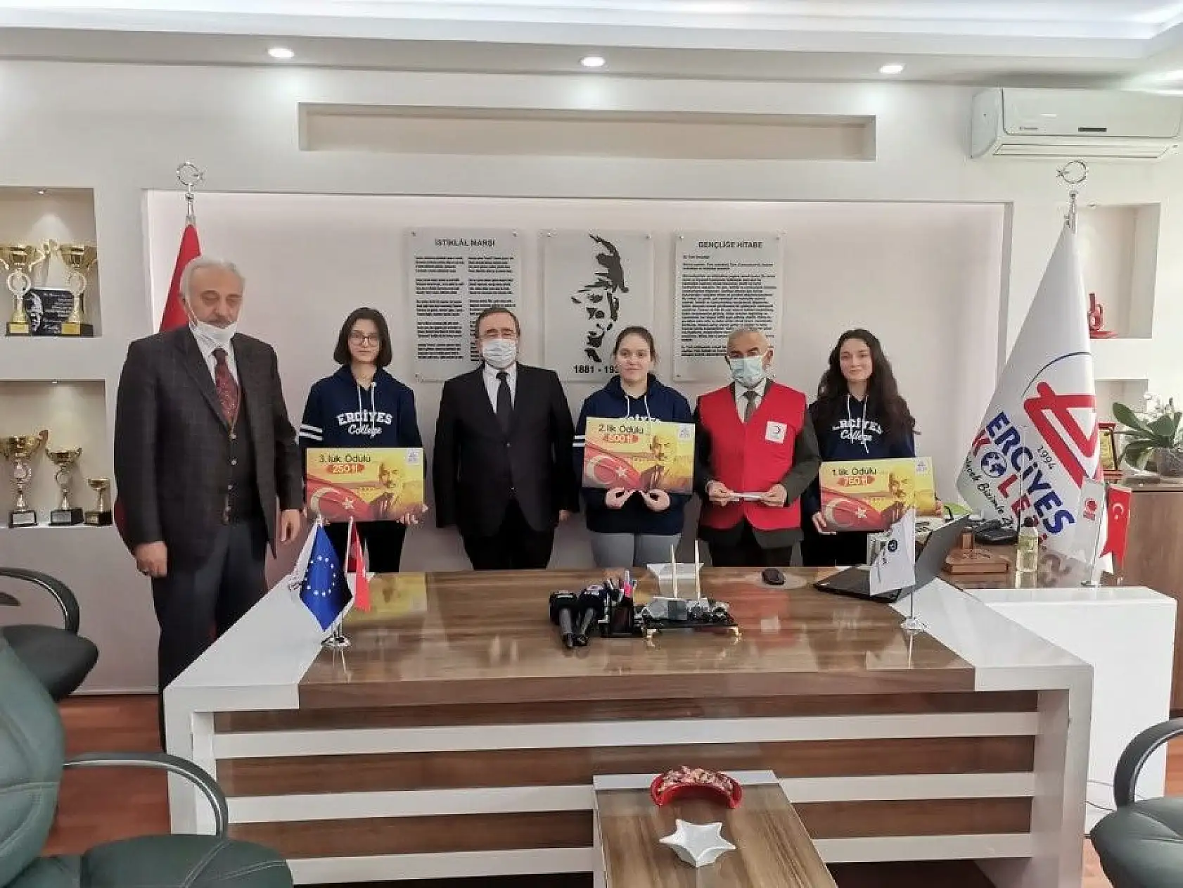 Öğrencilerden duygulandıran bağış