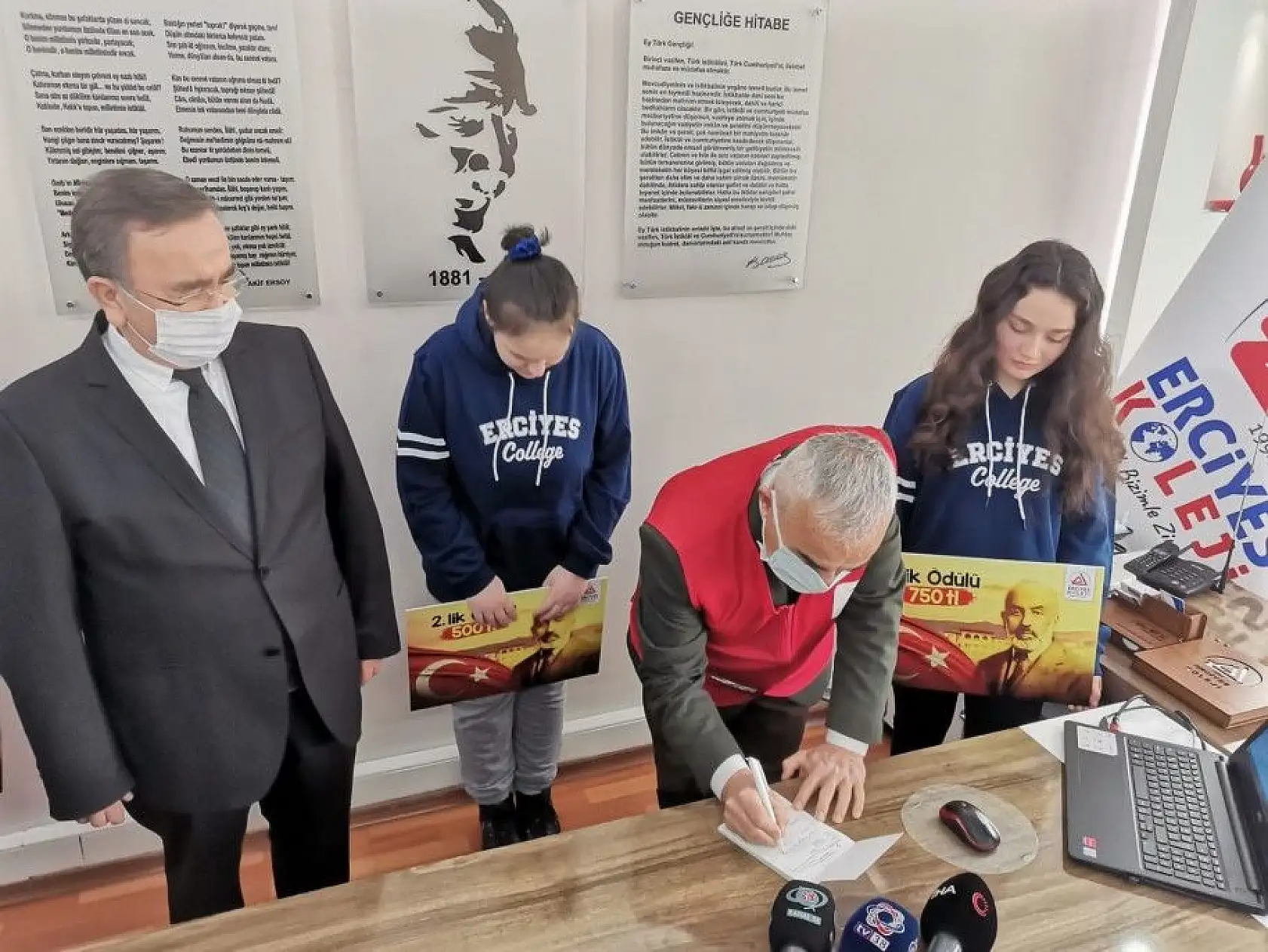 Öğrencilerden duygulandıran bağış