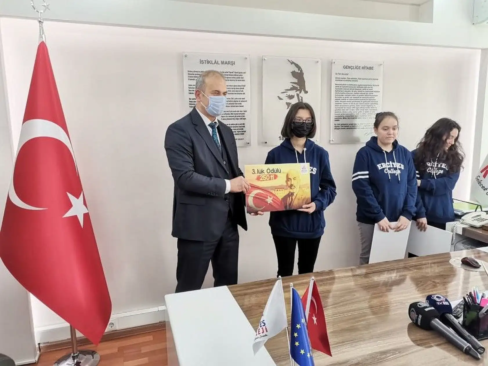 Öğrencilerden duygulandıran bağış