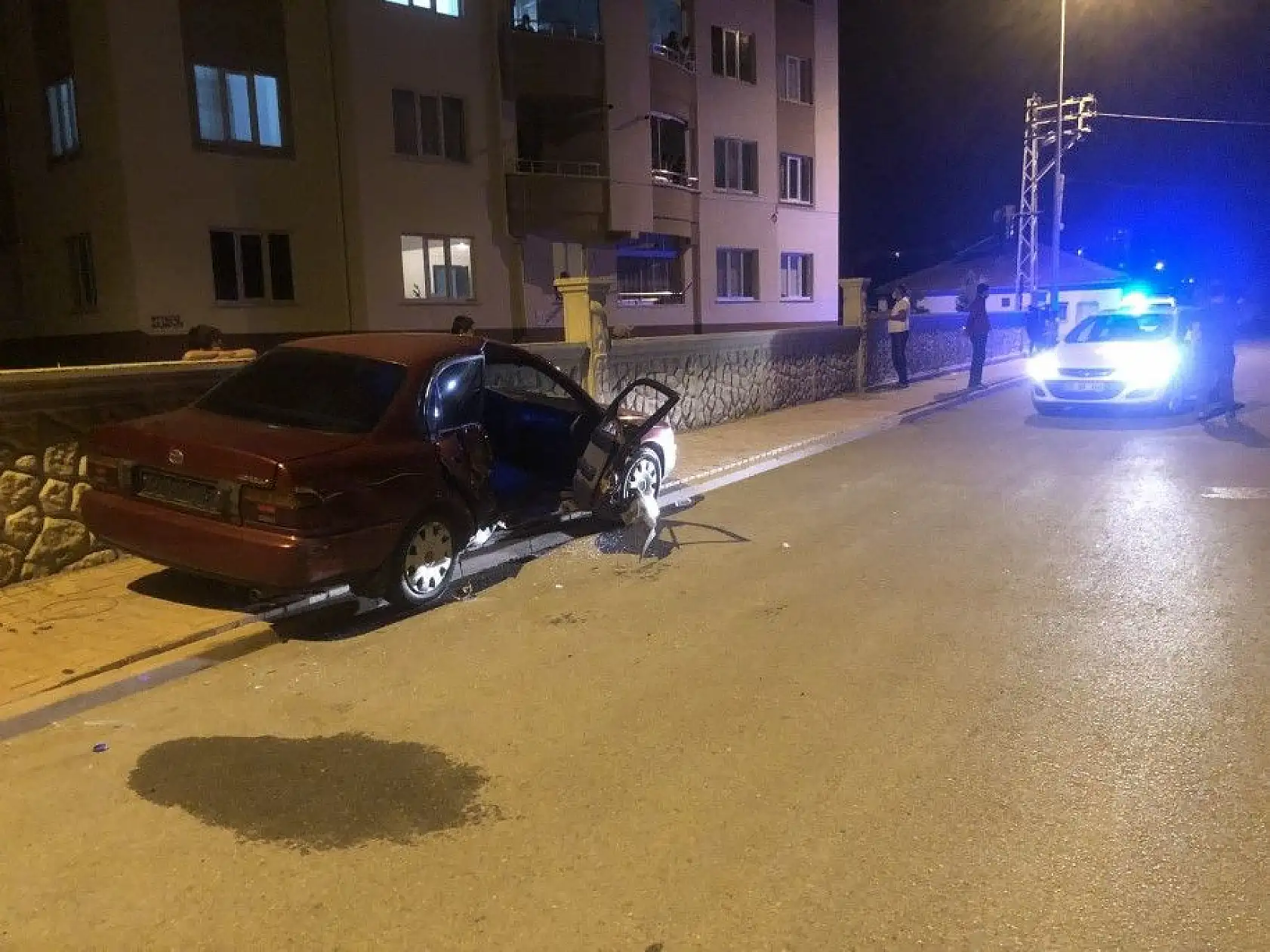 2 otomobile çarpıp kaçtı, kameralara  yakalandı