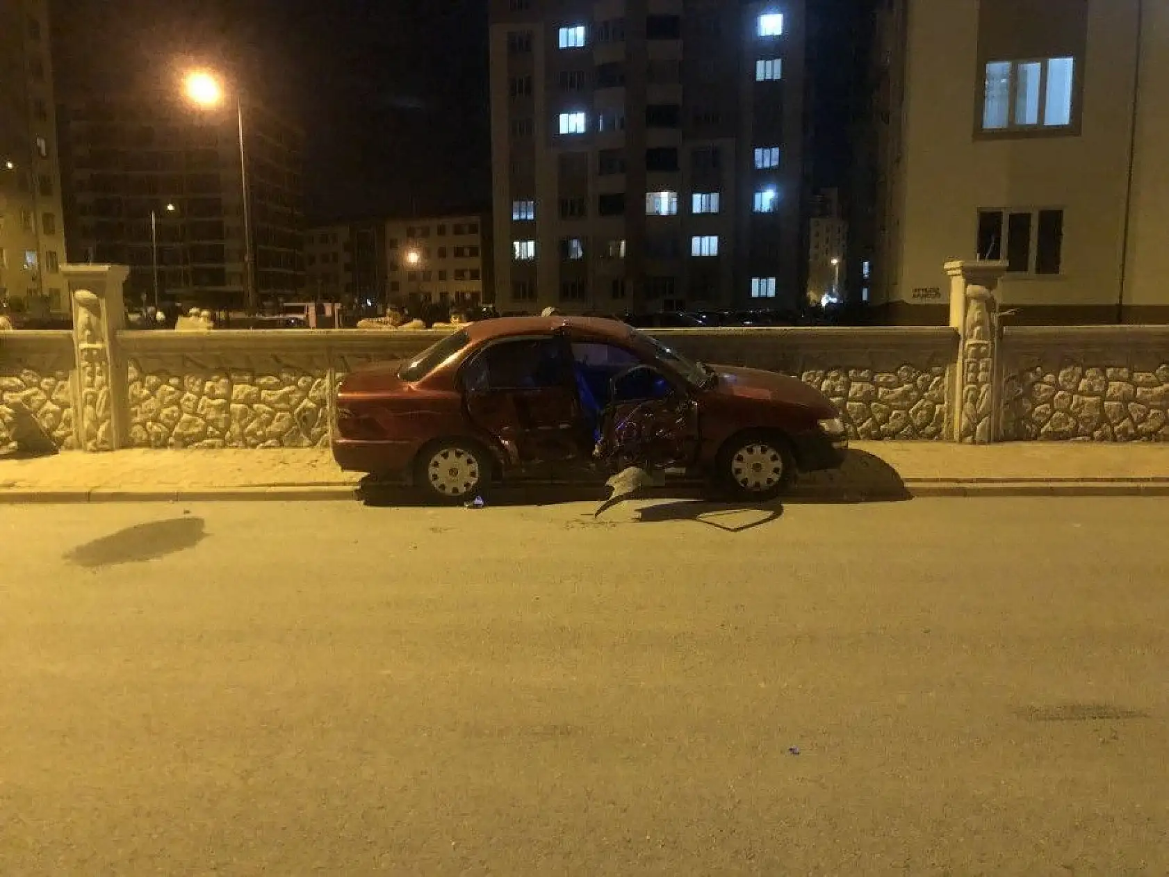 2 otomobile çarpıp kaçtı, kameralara  yakalandı