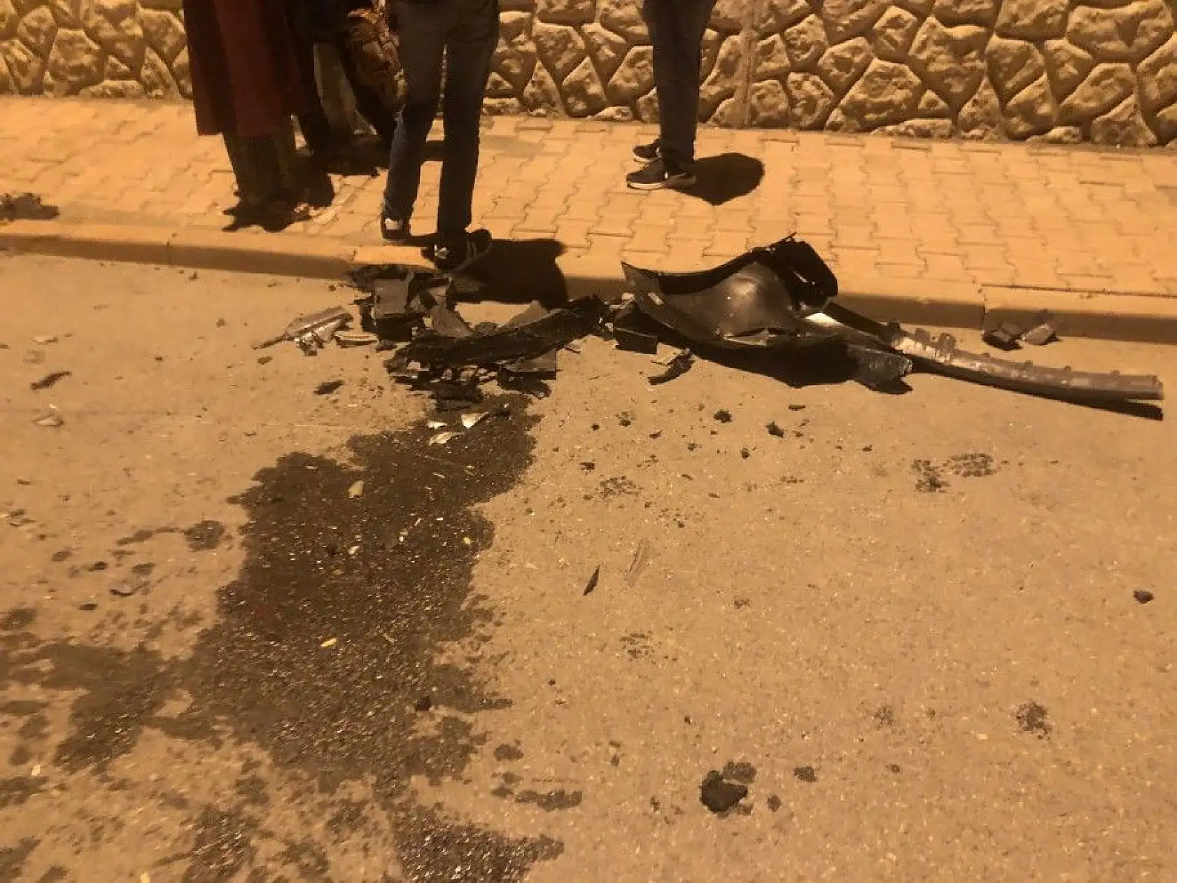 2 otomobile çarpıp kaçtı, kameralara  yakalandı