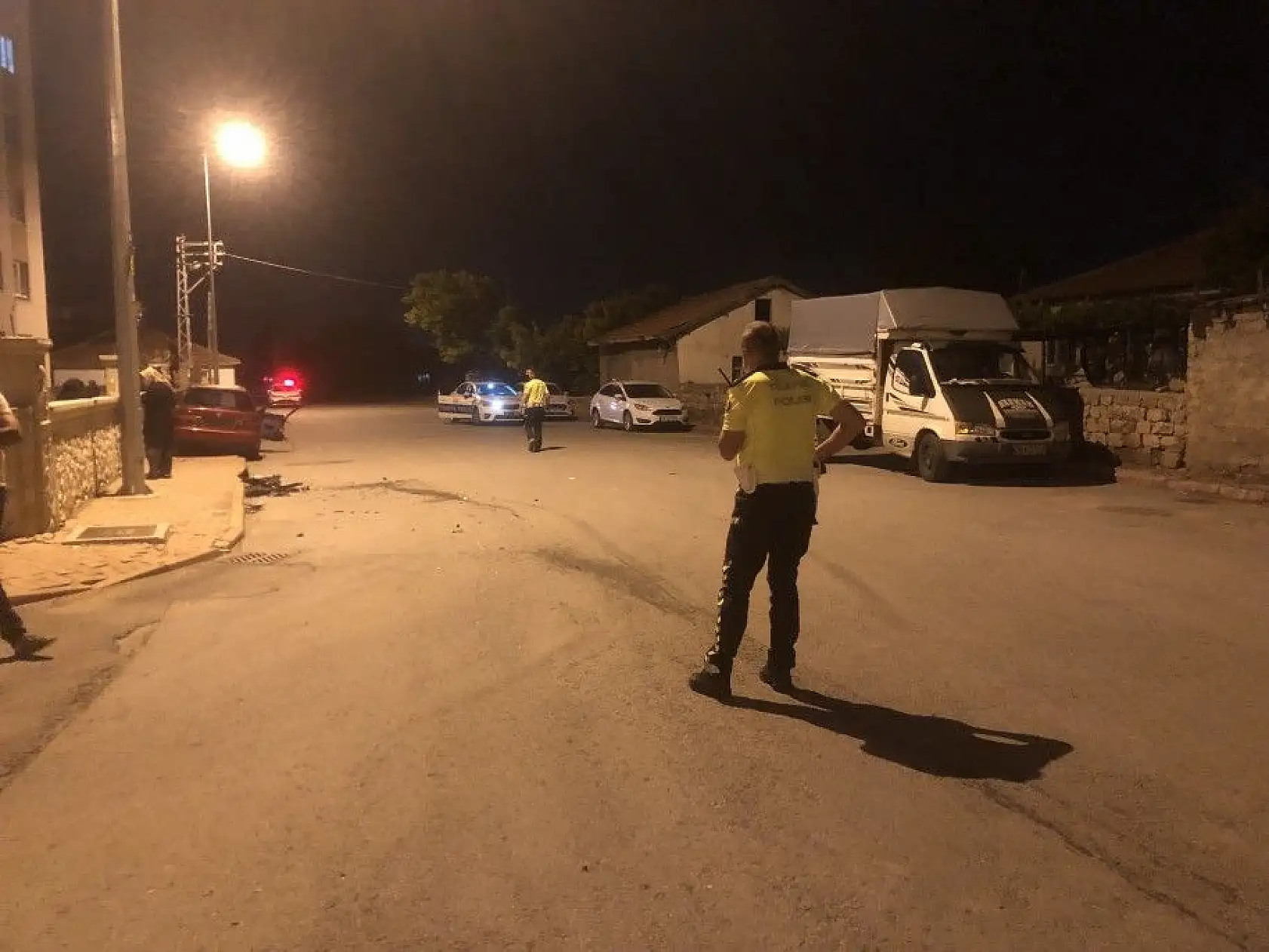 2 otomobile çarpıp kaçtı, kameralara  yakalandı