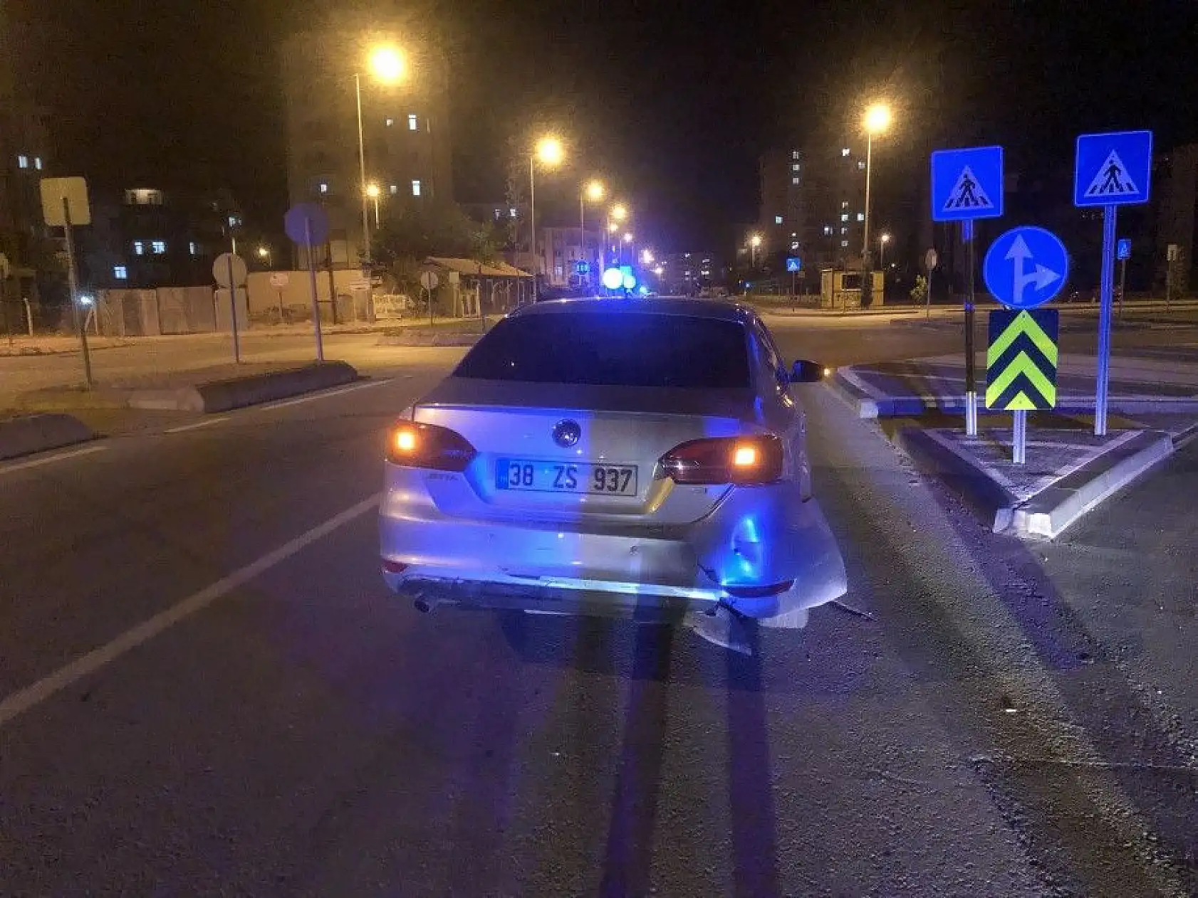 2 otomobile çarpıp kaçtı, kameralara  yakalandı