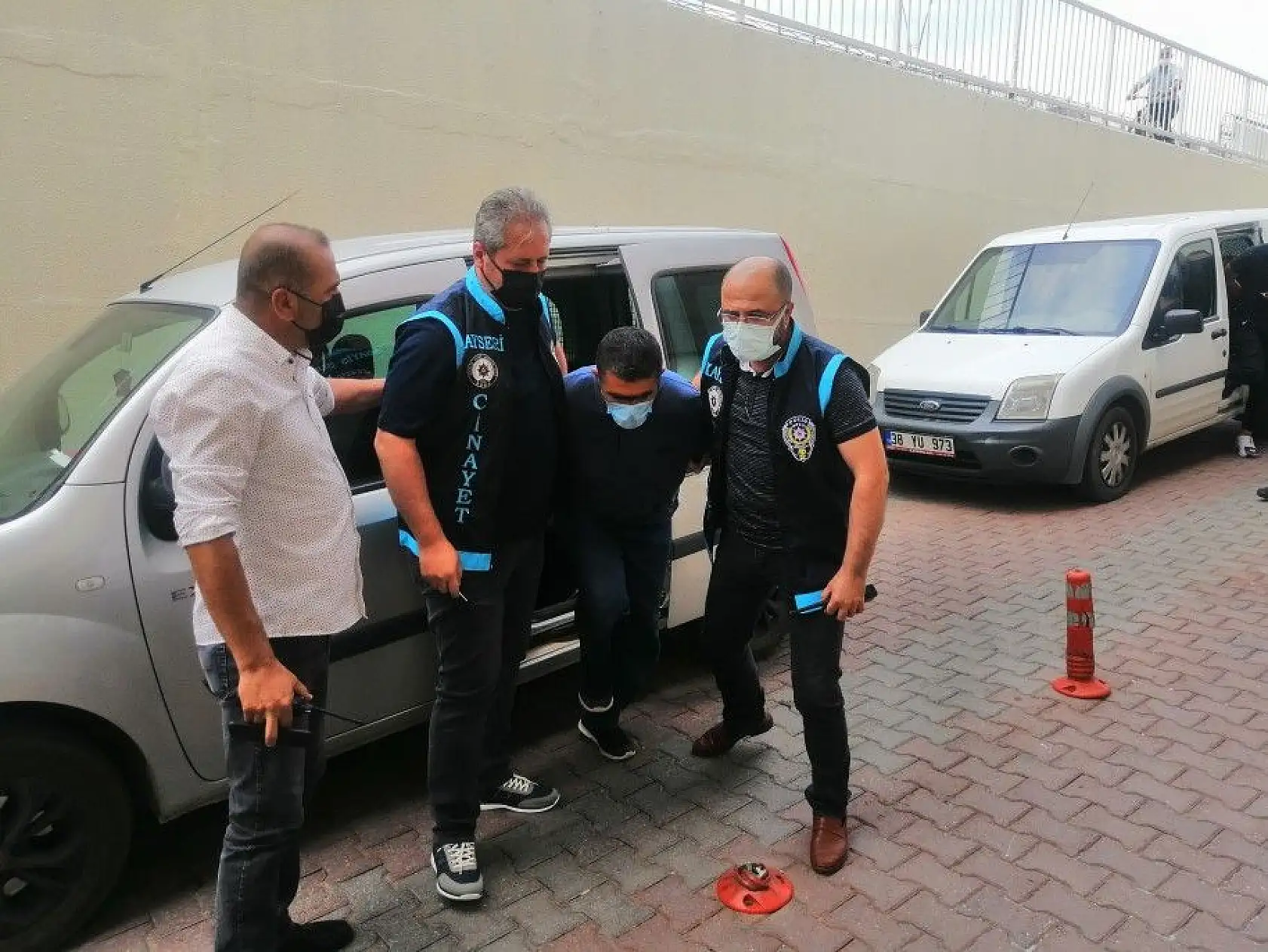 Kardeşini ve yengesini neden öldürdü?