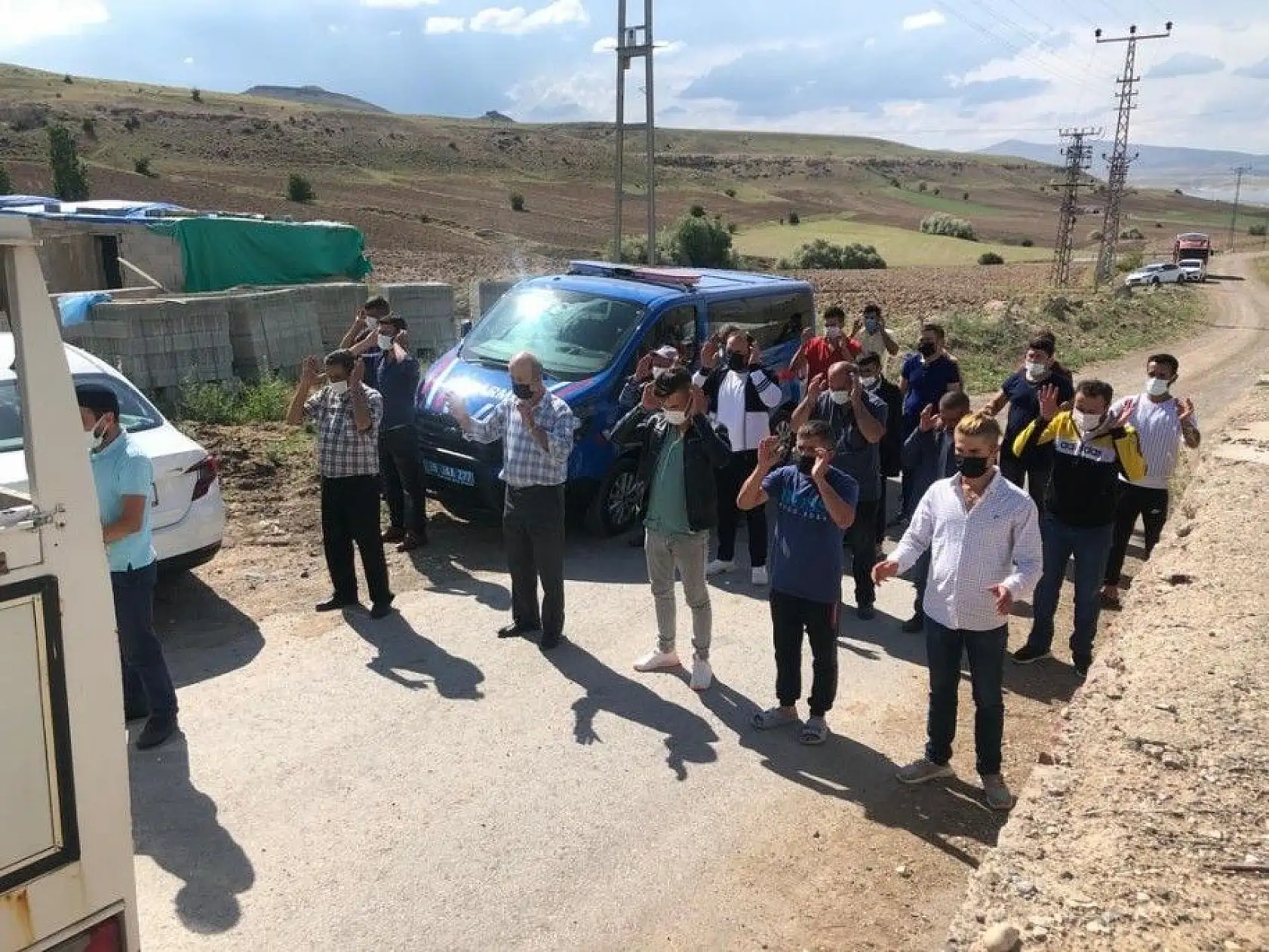 Tandırda ölü bulunan karı koca toprağa verildi